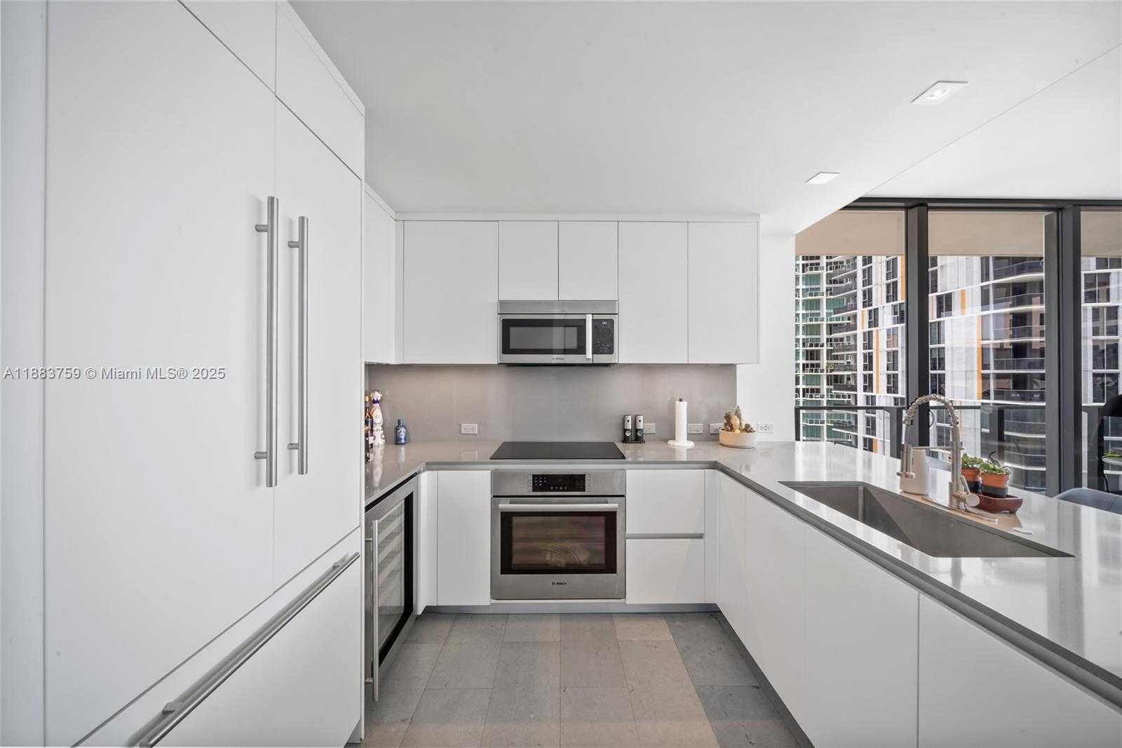 Small Image of 68 SOUTH EAST 6TH ST #811, Miami Number 4
