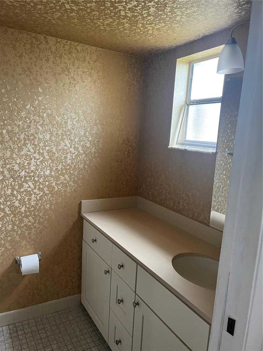 Small Image of 17000 NORTH WEST 67TH AVE #335, Hialeah Number 21