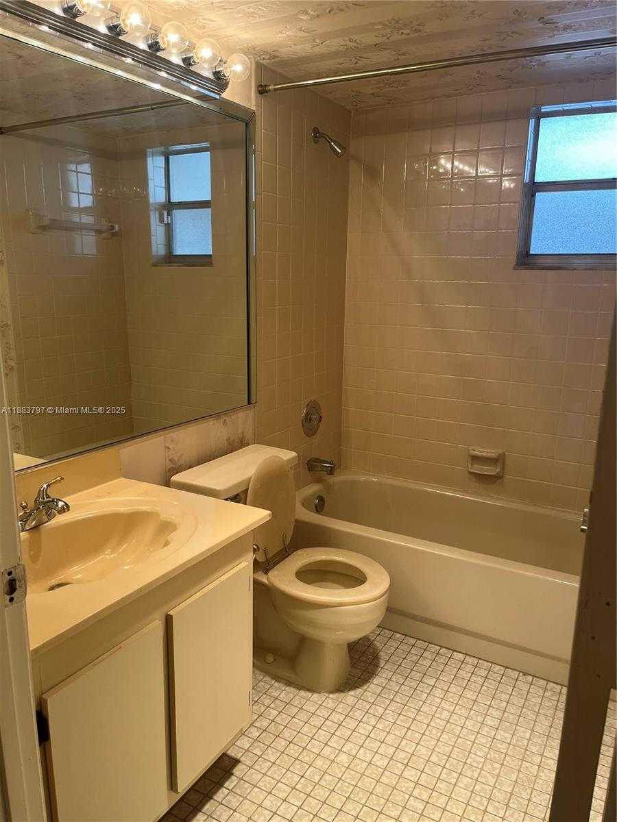 Small Image of 17000 NORTH WEST 67TH AVE #335, Hialeah Number 27