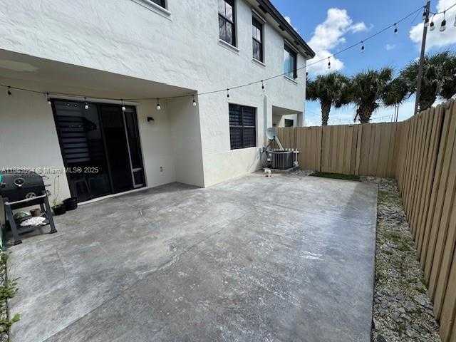 Small Image of 22509 SOUTH WEST 102ND AVE, Miami Number 21