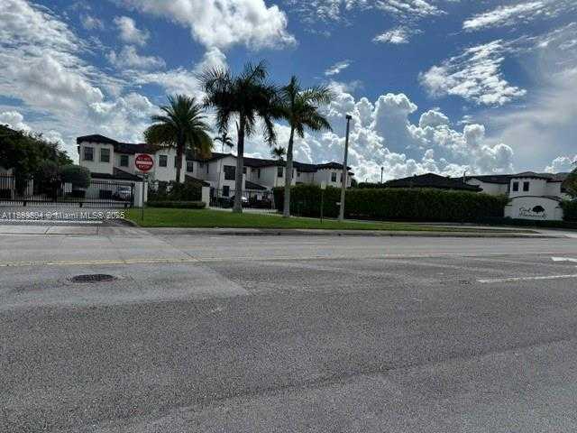 Small Image of 22509 SOUTH WEST 102ND AVE, Miami Number 4
