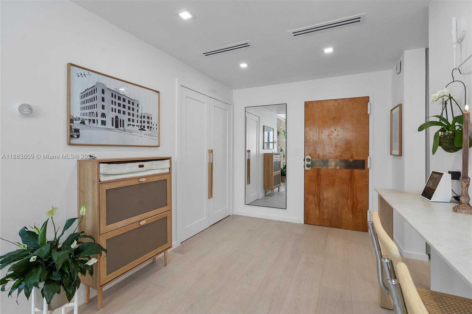 Small Image of 1390 OCEAN DR #202, Miami Beach Number 10