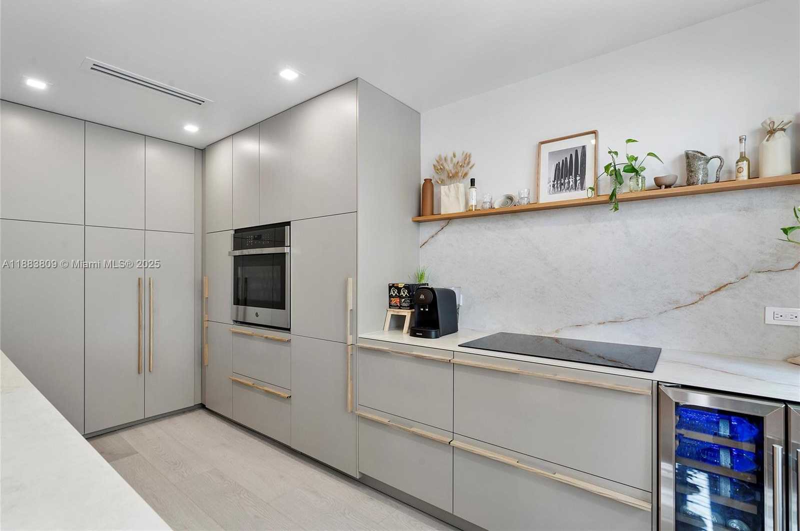 Small Image of 1390 OCEAN DR #202, Miami Beach Number 11
