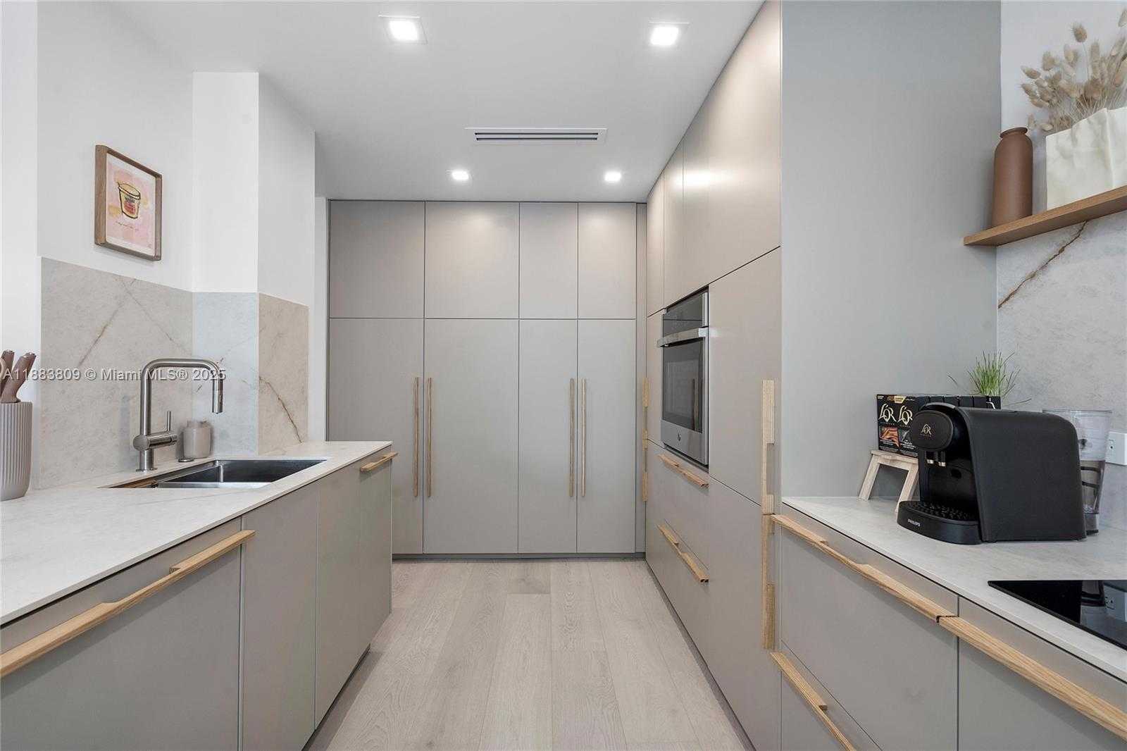 Small Image of 1390 OCEAN DR #202, Miami Beach Number 12