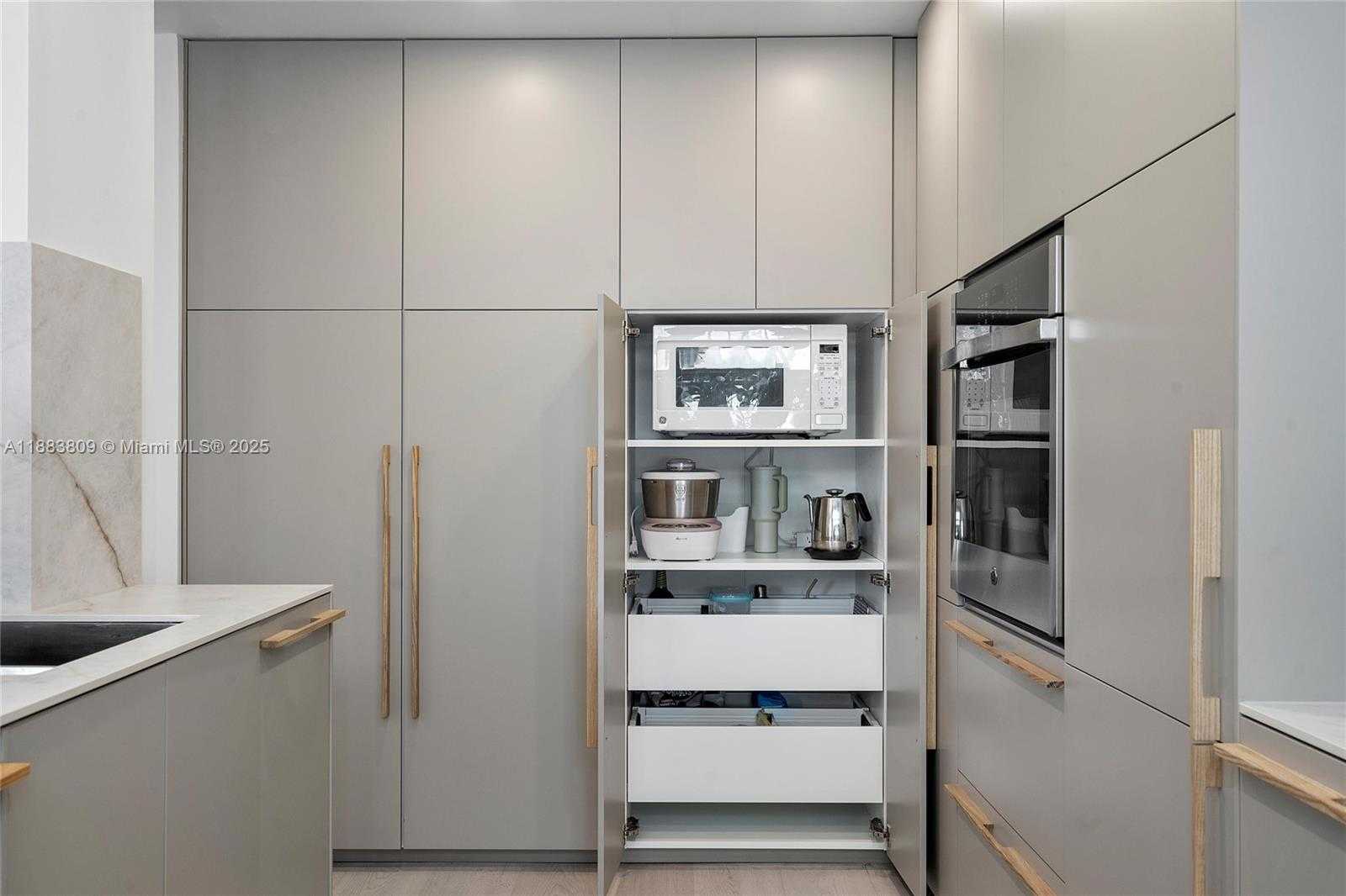Small Image of 1390 OCEAN DR #202, Miami Beach Number 14