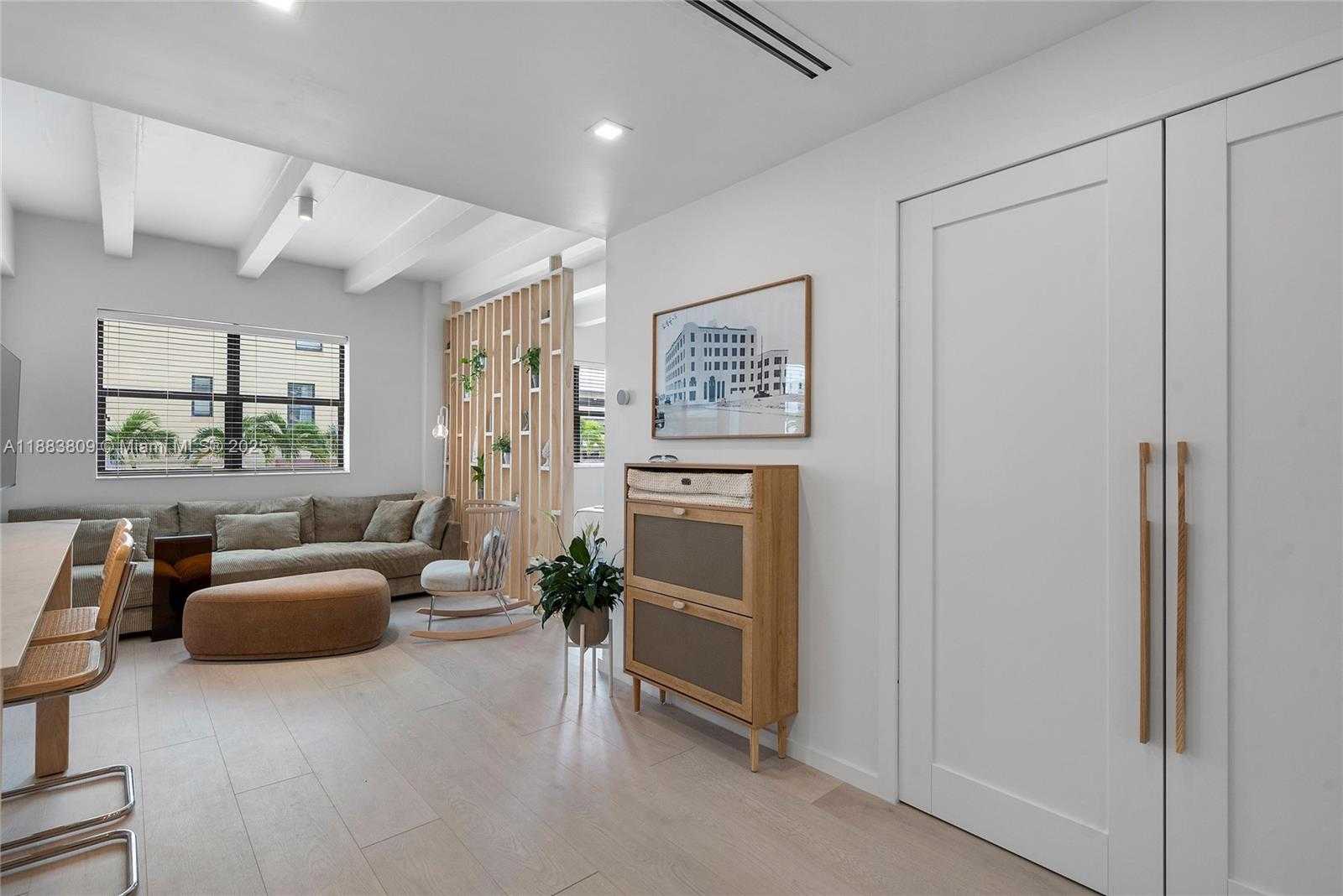 Small Image of 1390 OCEAN DR #202, Miami Beach Number 2
