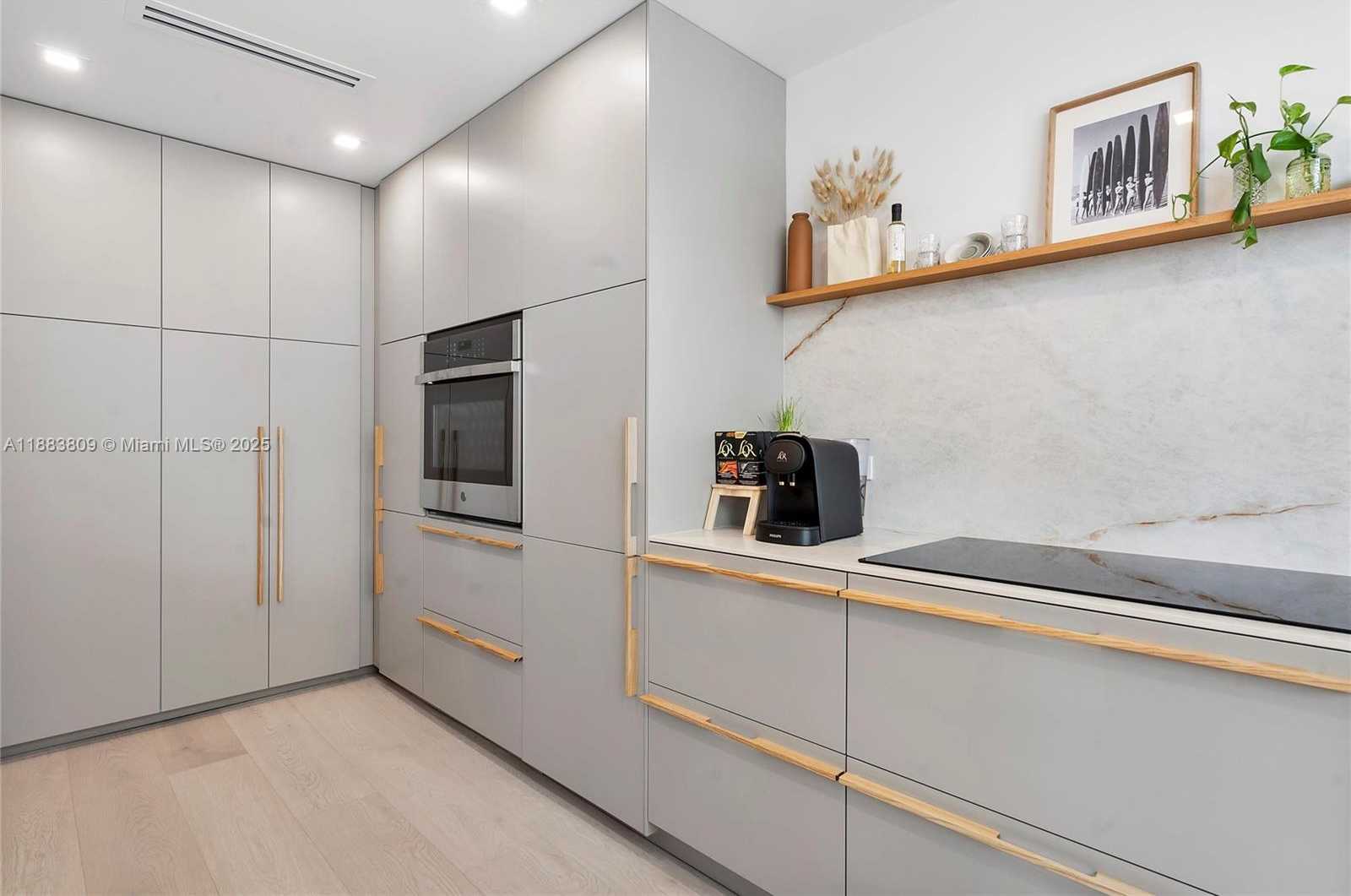 Small Image of 1390 OCEAN DR #202, Miami Beach Number 20