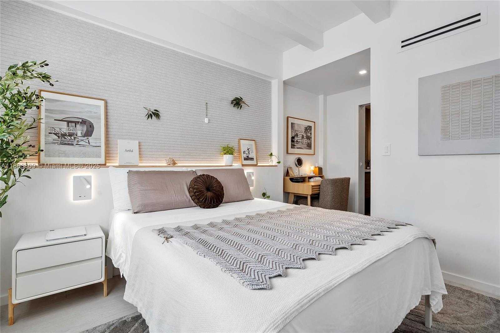 Small Image of 1390 OCEAN DR #202, Miami Beach Number 24