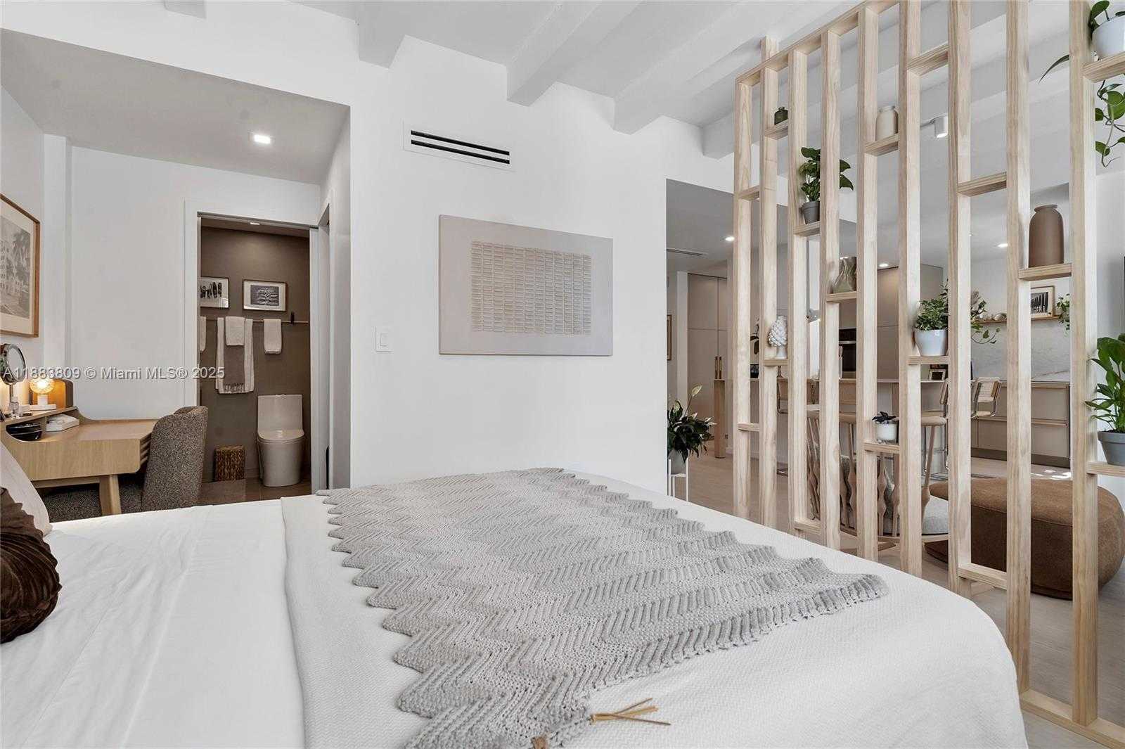 Small Image of 1390 OCEAN DR #202, Miami Beach Number 25