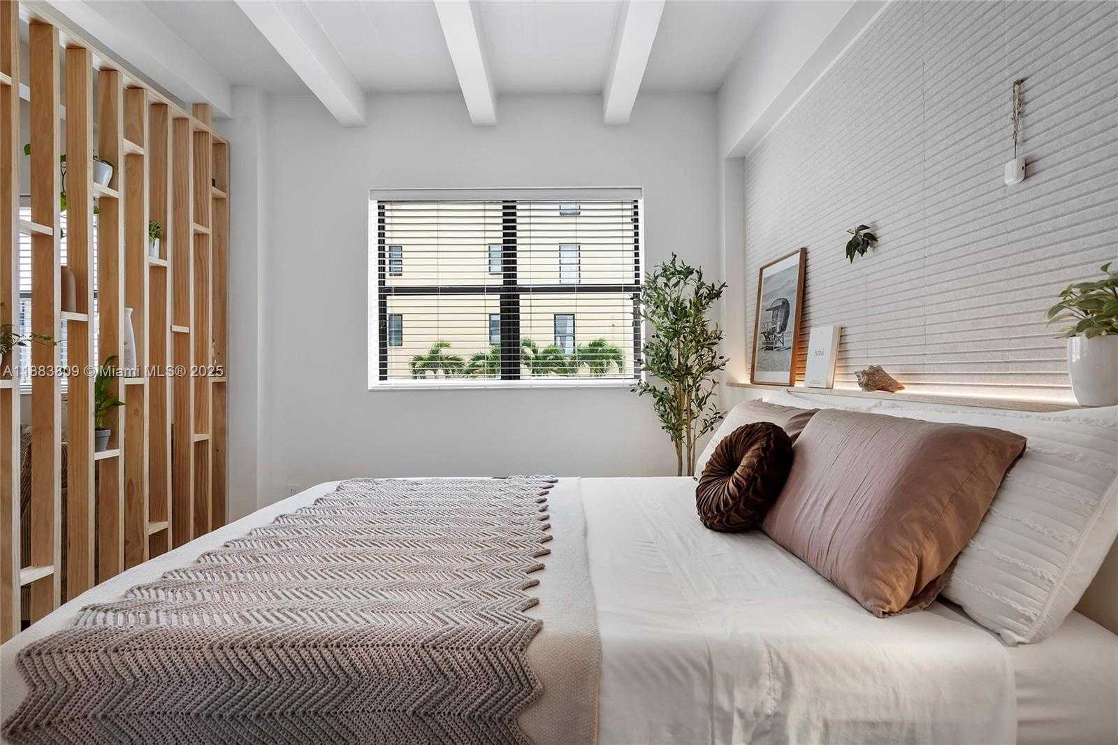Small Image of 1390 OCEAN DR #202, Miami Beach Number 26