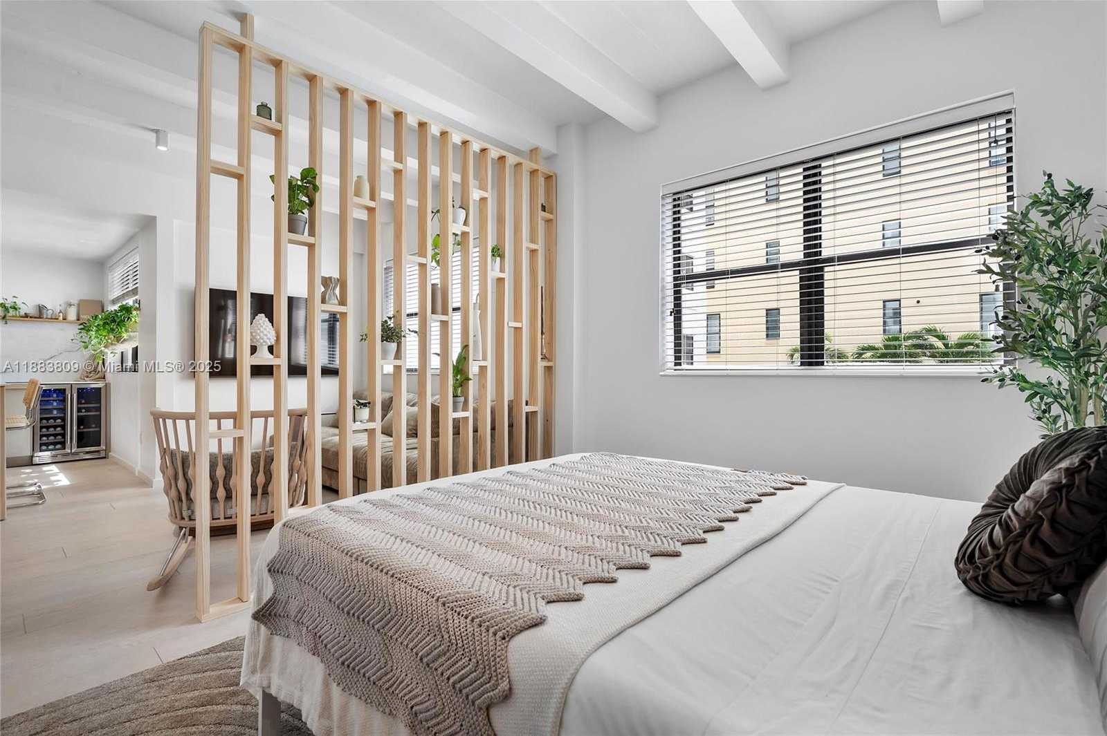 Small Image of 1390 OCEAN DR #202, Miami Beach Number 27