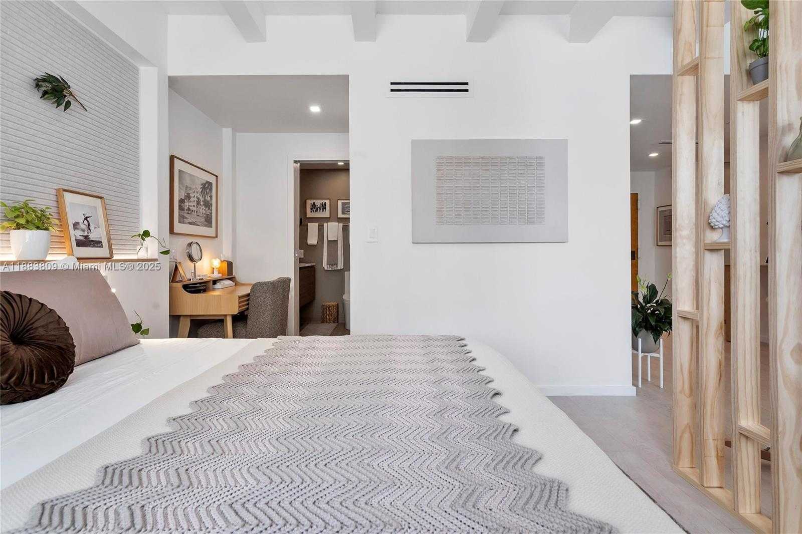 Small Image of 1390 OCEAN DR #202, Miami Beach Number 28