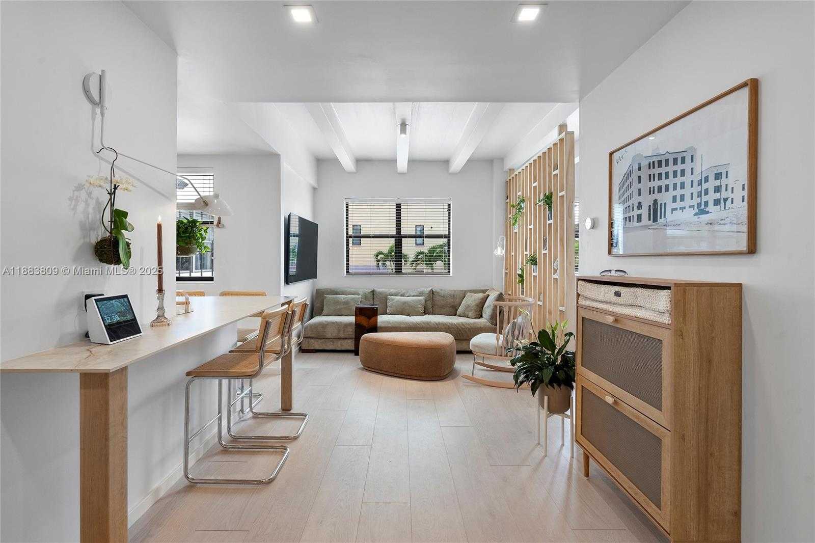 Small Image of 1390 OCEAN DR #202, Miami Beach Number 3