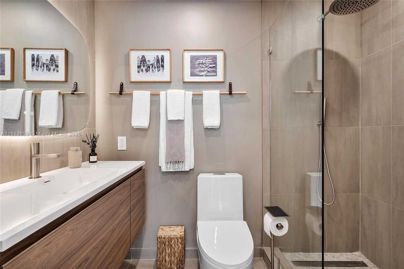 Small Image of 1390 OCEAN DR #202, Miami Beach Number 36