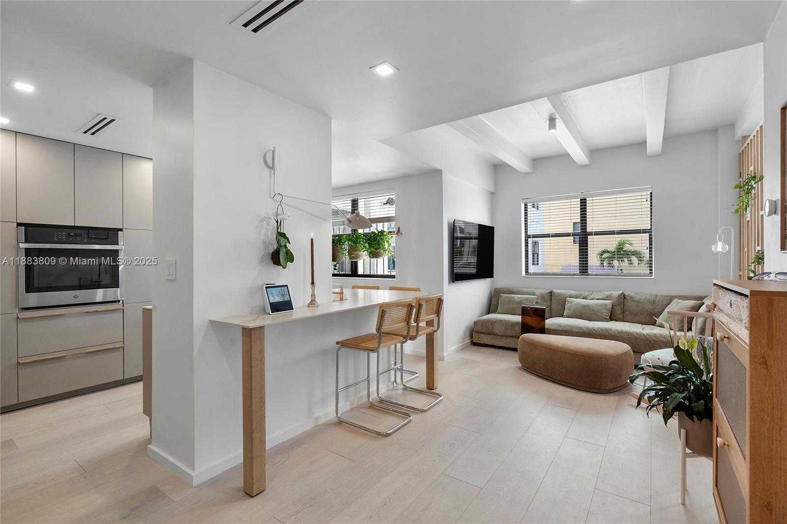 Small Image of 1390 OCEAN DR #202, Miami Beach Number 5