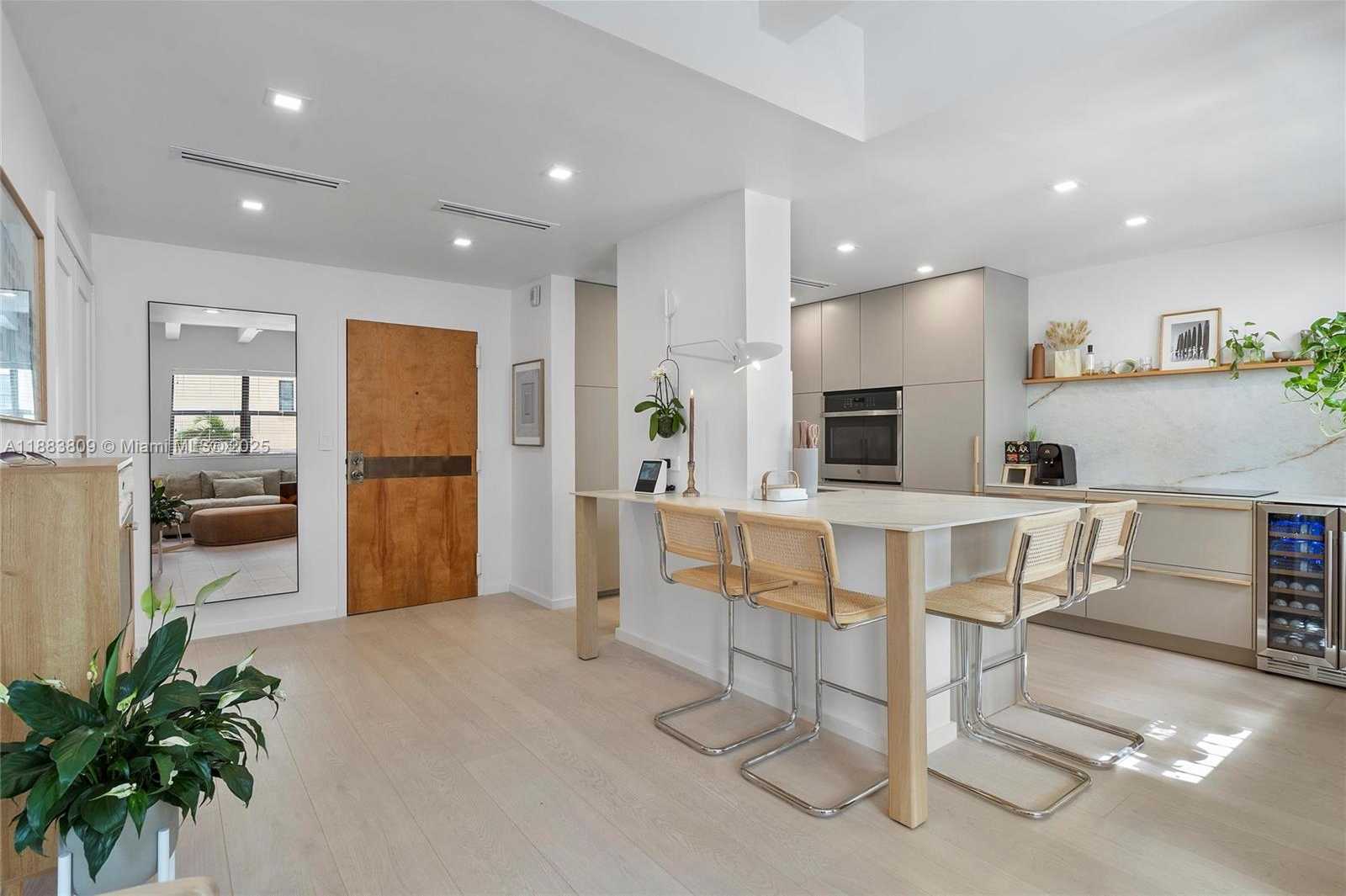 Small Image of 1390 OCEAN DR #202, Miami Beach Number 8