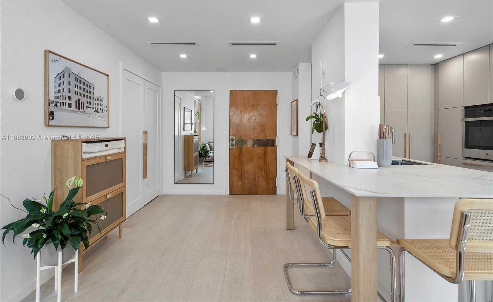 Small Image of 1390 OCEAN DR #202, Miami Beach Number 9