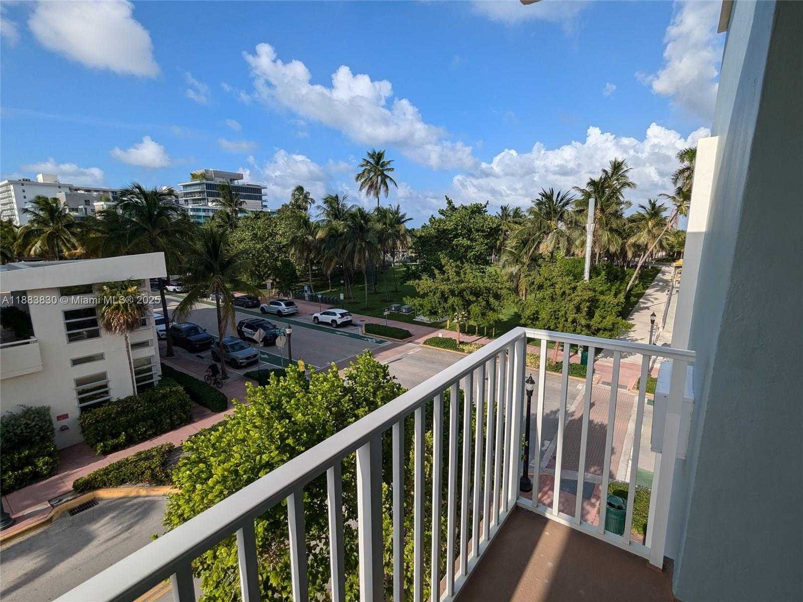 Small Image of 158 OCEAN DR #407, Miami Beach Number 5