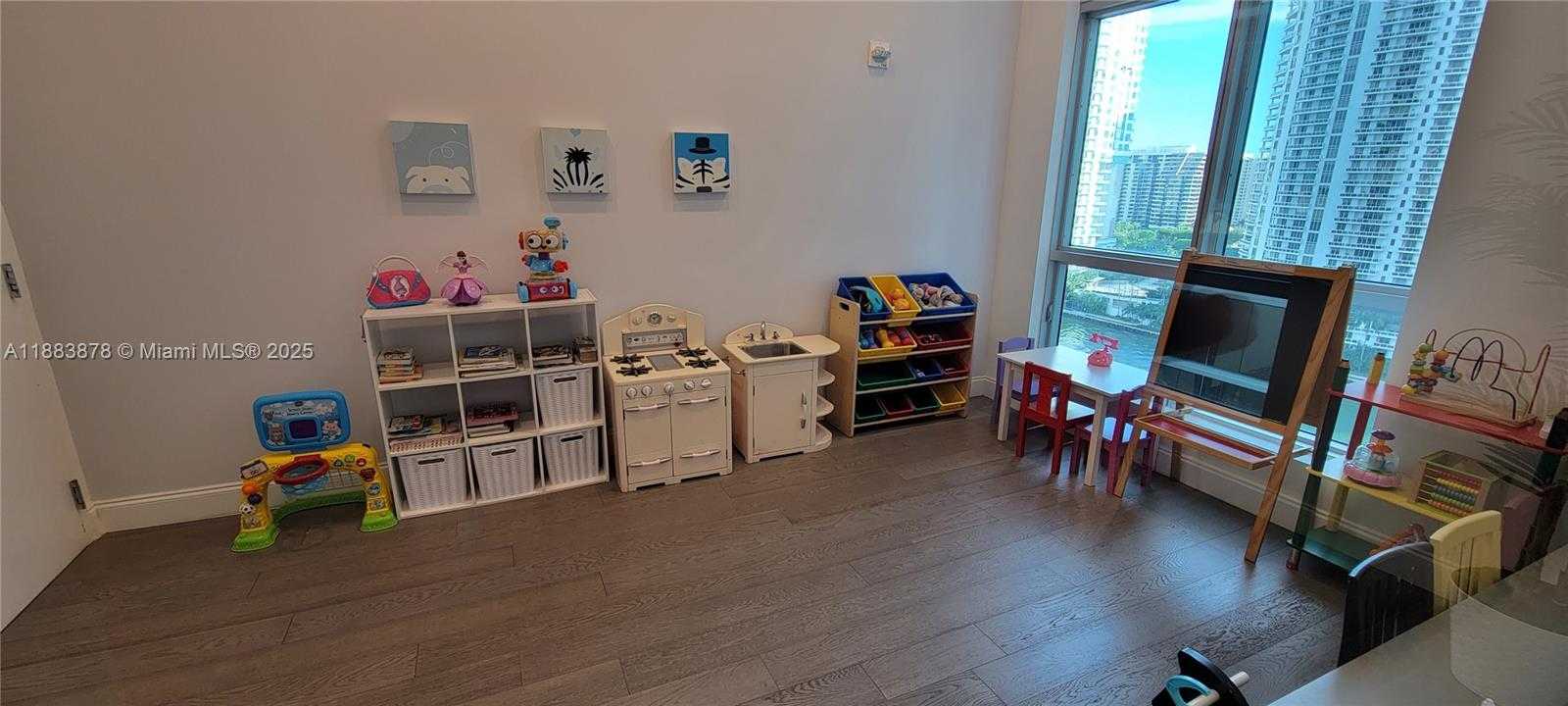 Small Image of 300 SOUTH BISCAYNE BLVD #L-1004, Miami Number 16