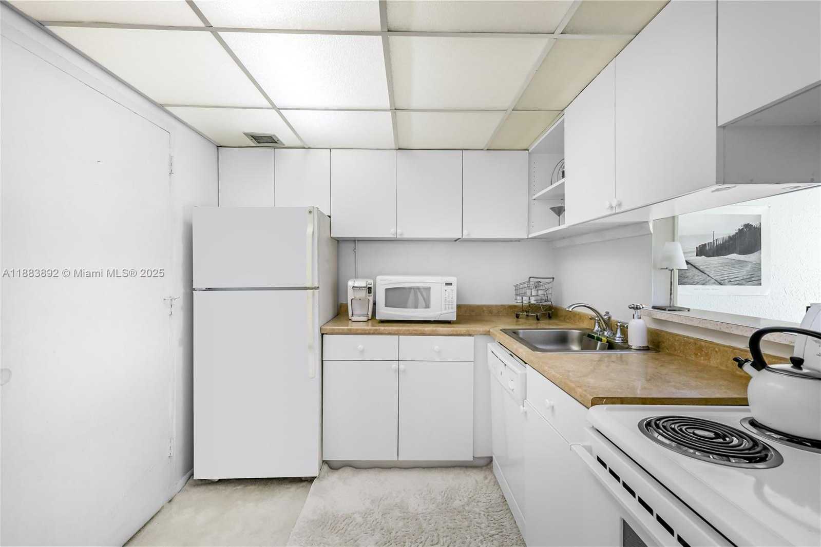 Small Image of 345 OCEAN DR #707, Miami Beach Number 11
