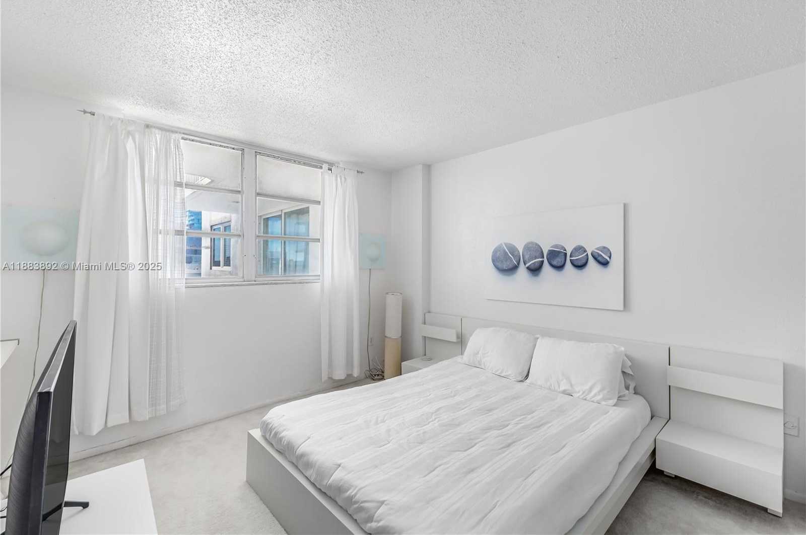 Small Image of 345 OCEAN DR #707, Miami Beach Number 12