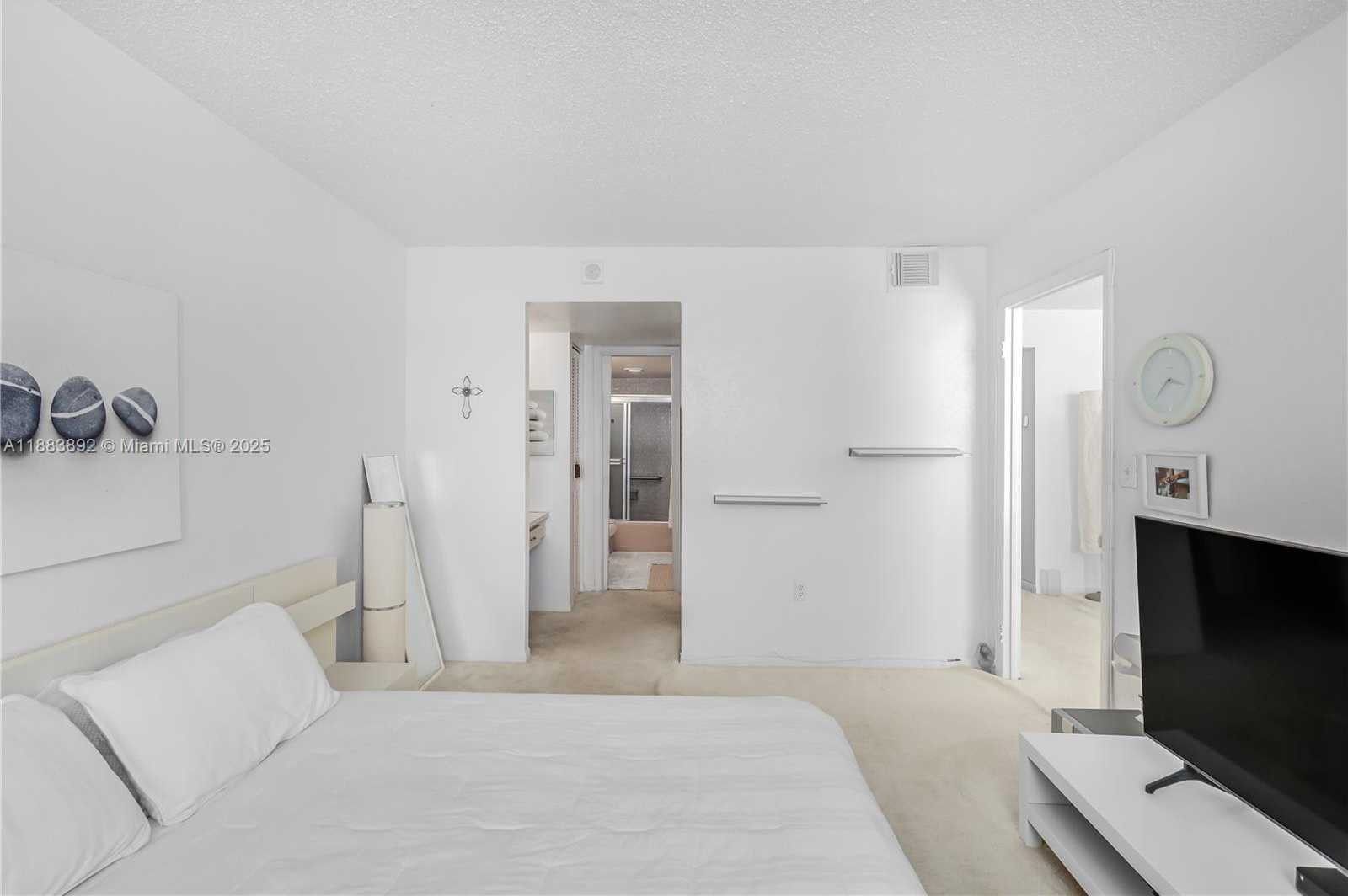 Small Image of 345 OCEAN DR #707, Miami Beach Number 13