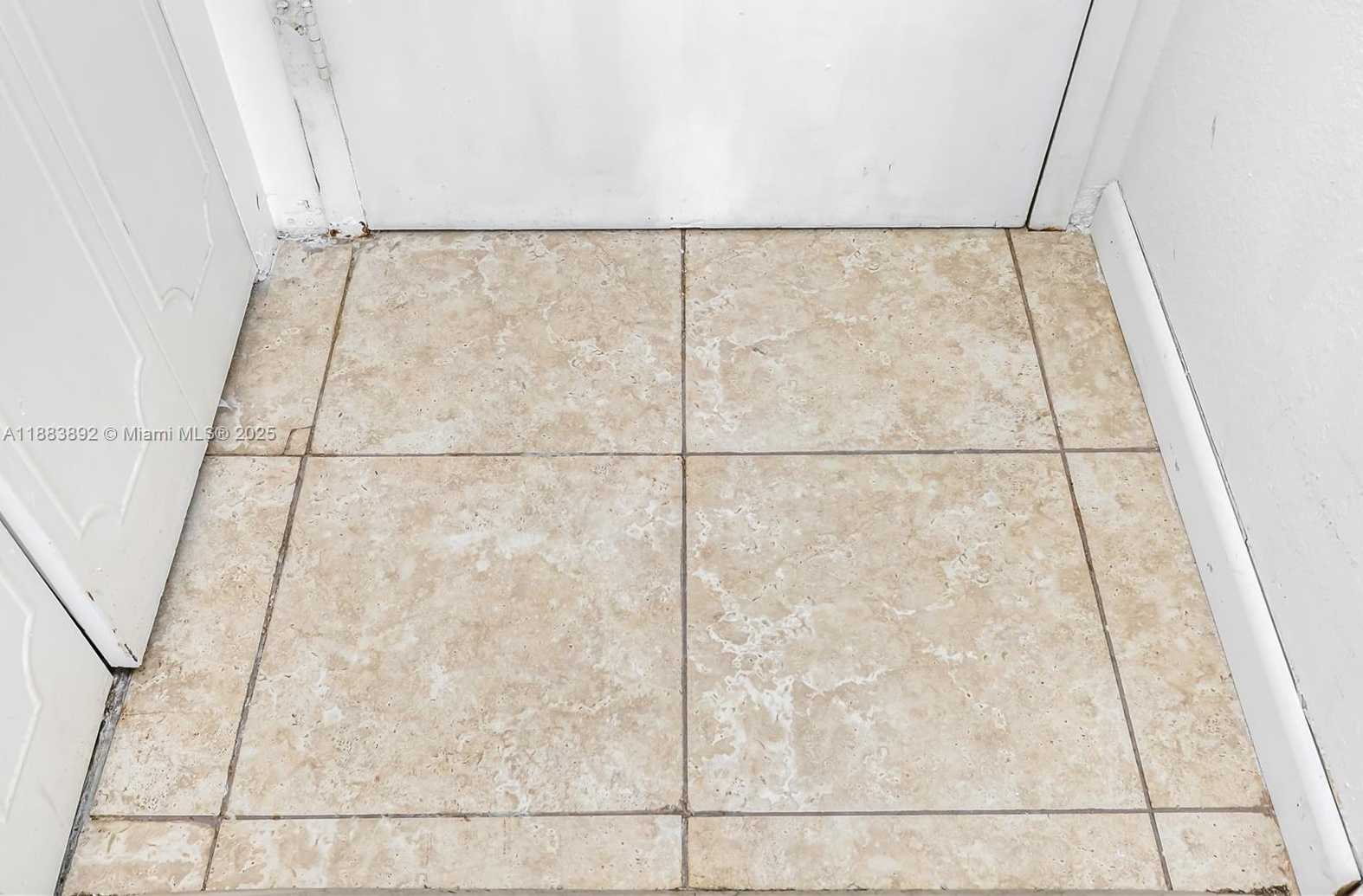 Small Image of 345 OCEAN DR #707, Miami Beach Number 17