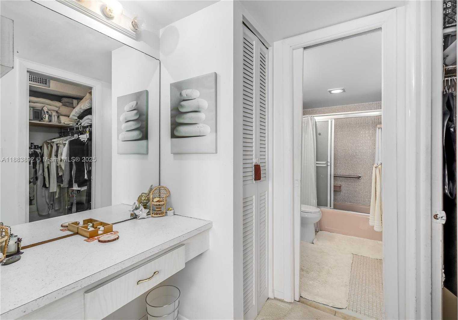 Small Image of 345 OCEAN DR #707, Miami Beach Number 18