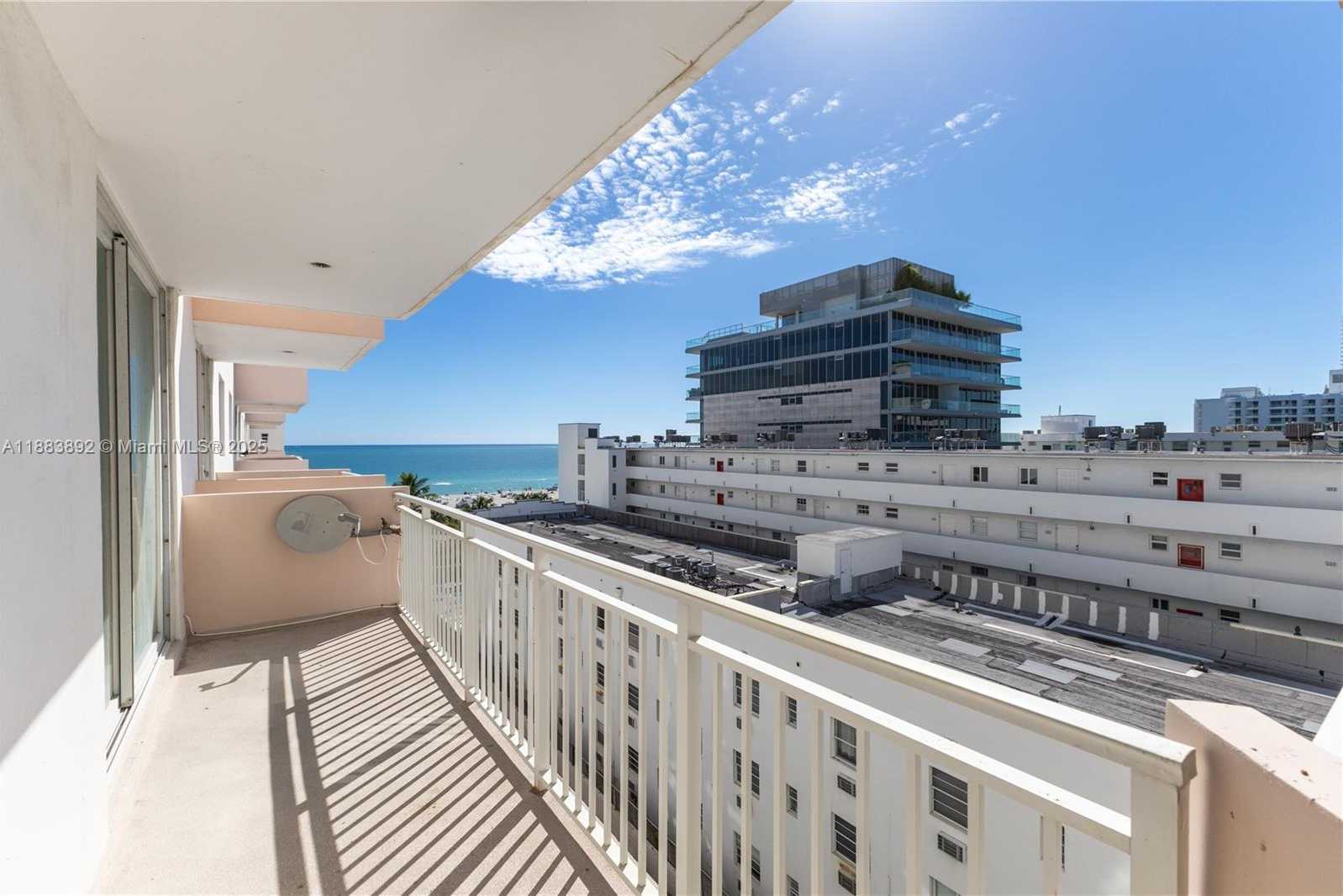 Small Image of 345 OCEAN DR #707, Miami Beach Number 5