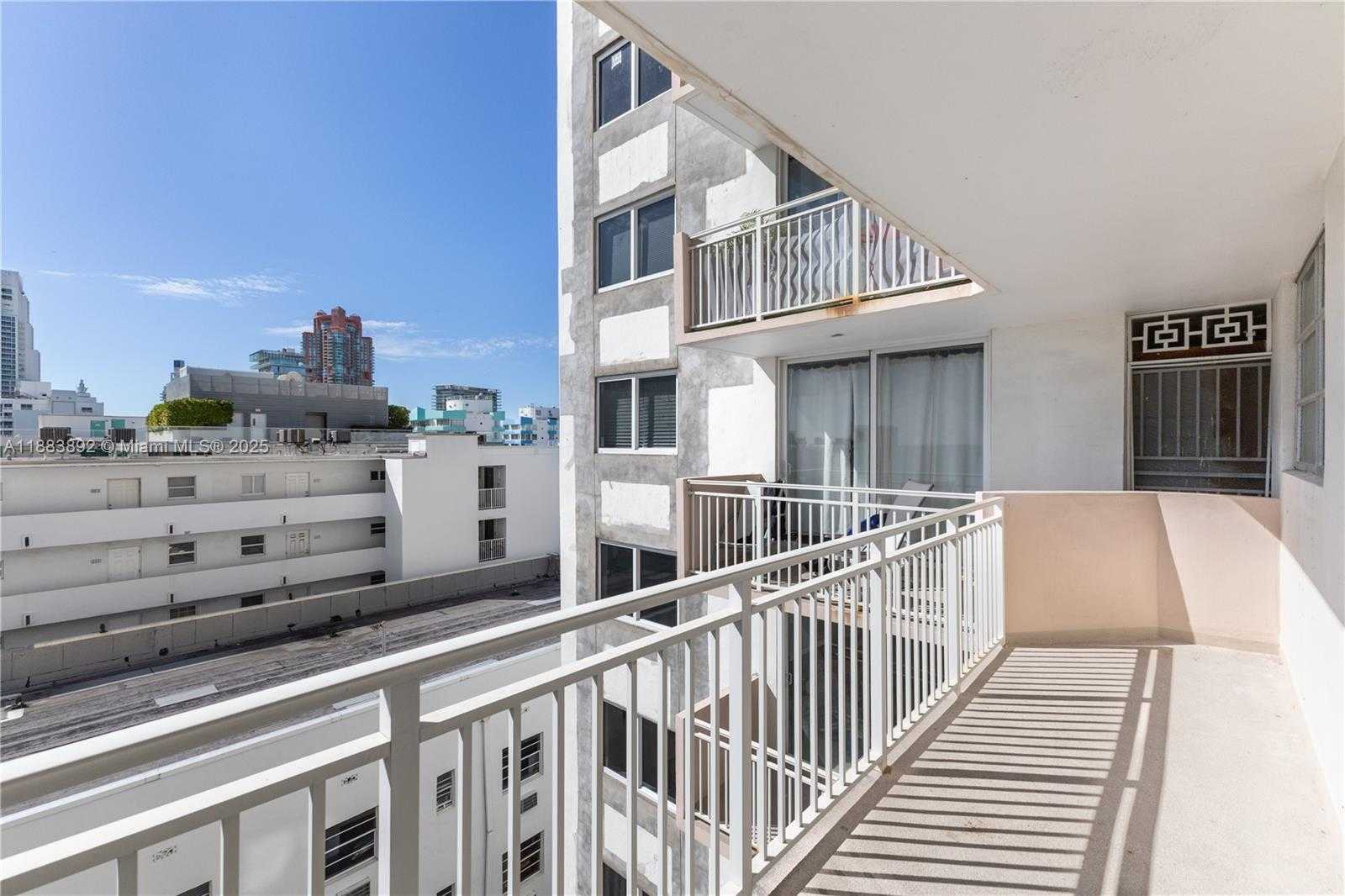 Small Image of 345 OCEAN DR #707, Miami Beach Number 7