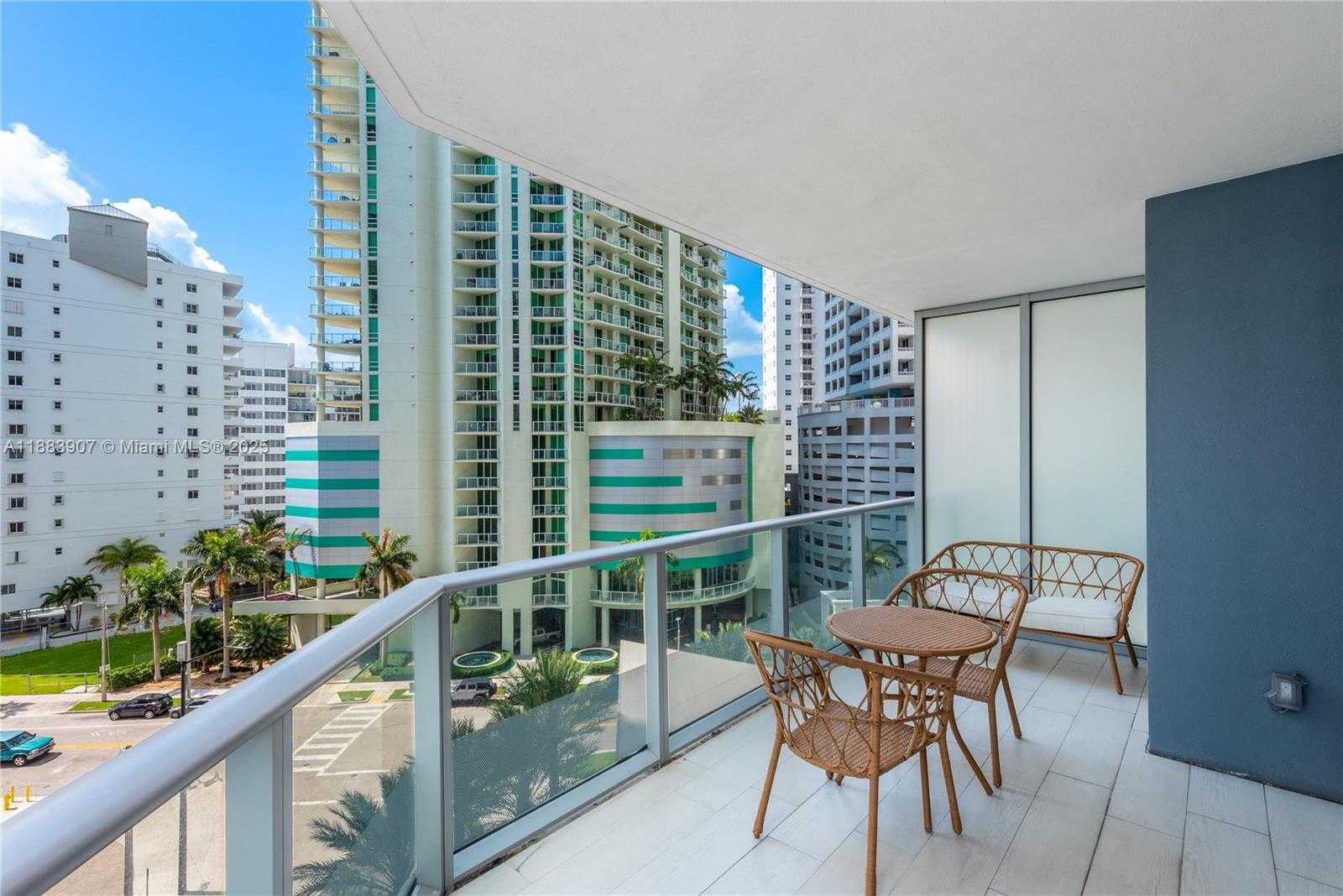 Small Image of 1300 BRICKELL BAY DR #708, Miami Number 10