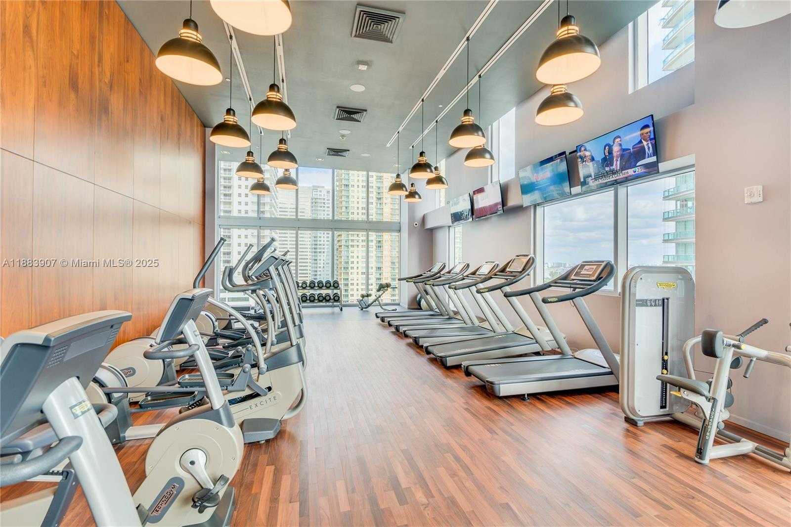 Small Image of 1300 BRICKELL BAY DR #708, Miami Number 21