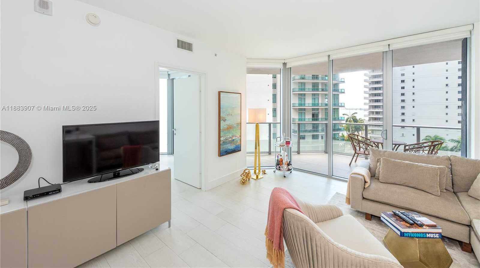 Small Image of 1300 BRICKELL BAY DR #708, Miami Number 3