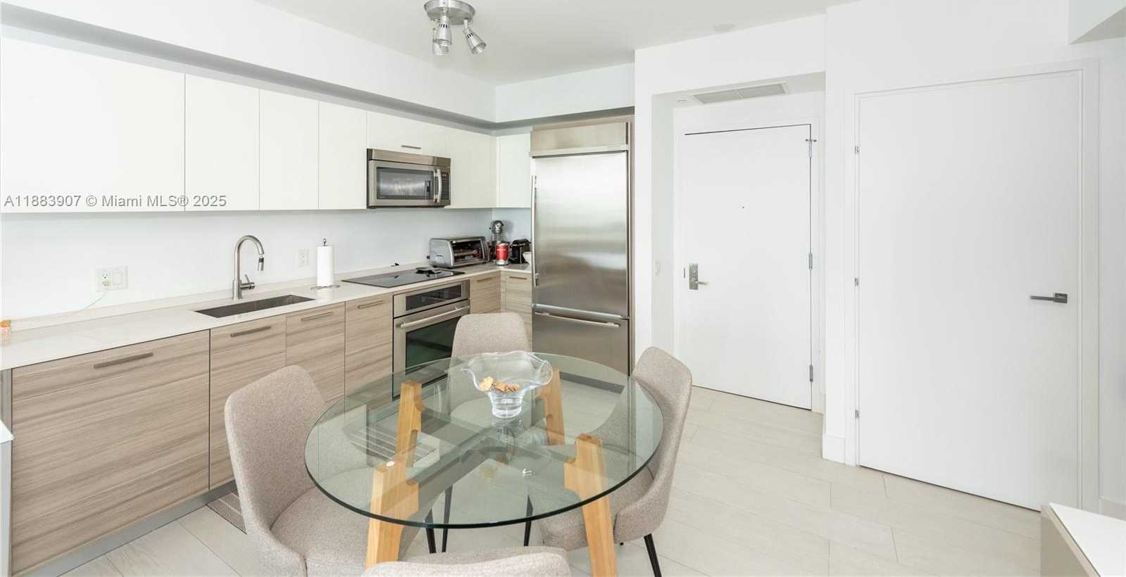 Small Image of 1300 BRICKELL BAY DR #708, Miami Number 5