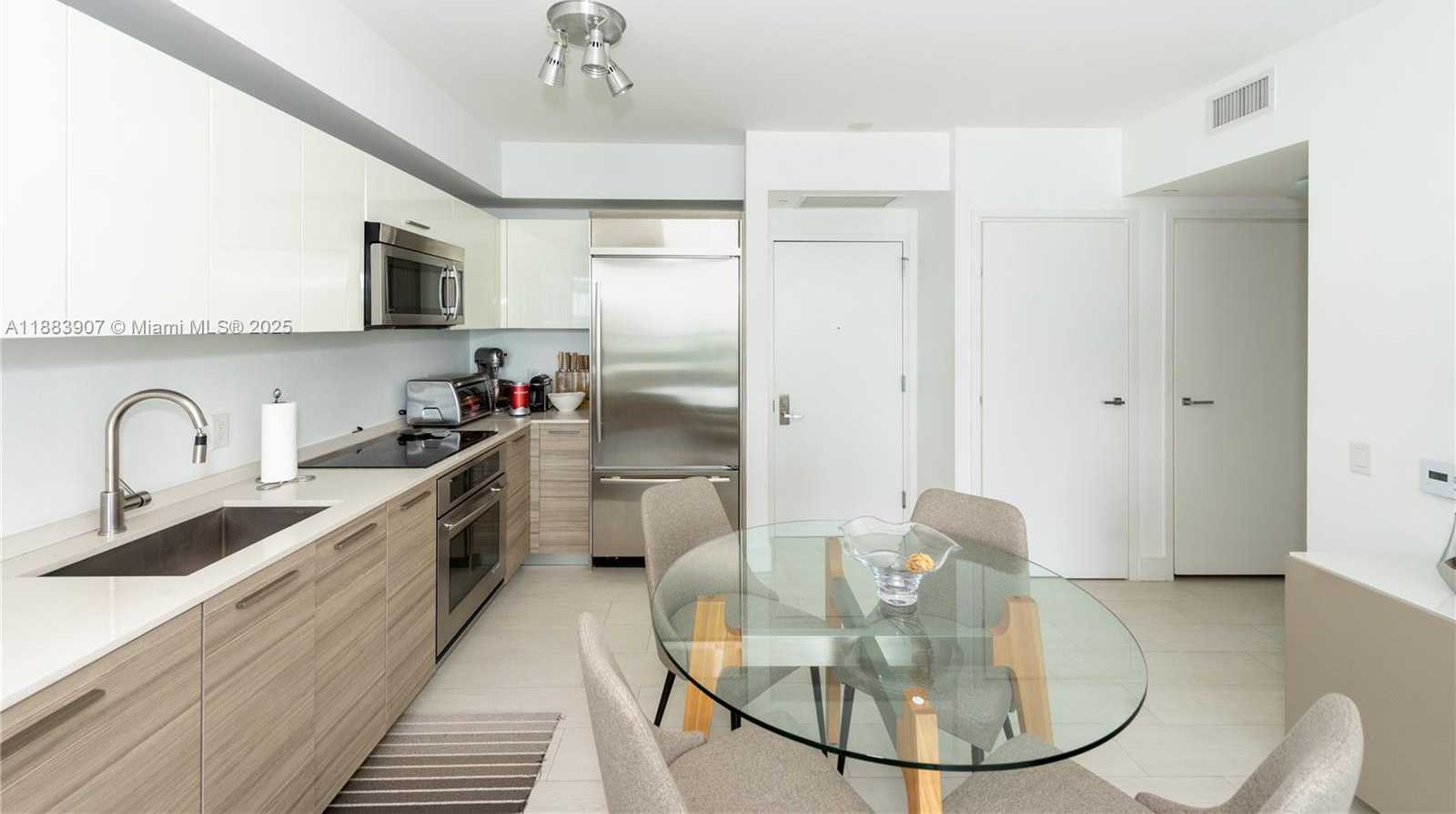 Small Image of 1300 BRICKELL BAY DR #708, Miami Number 6