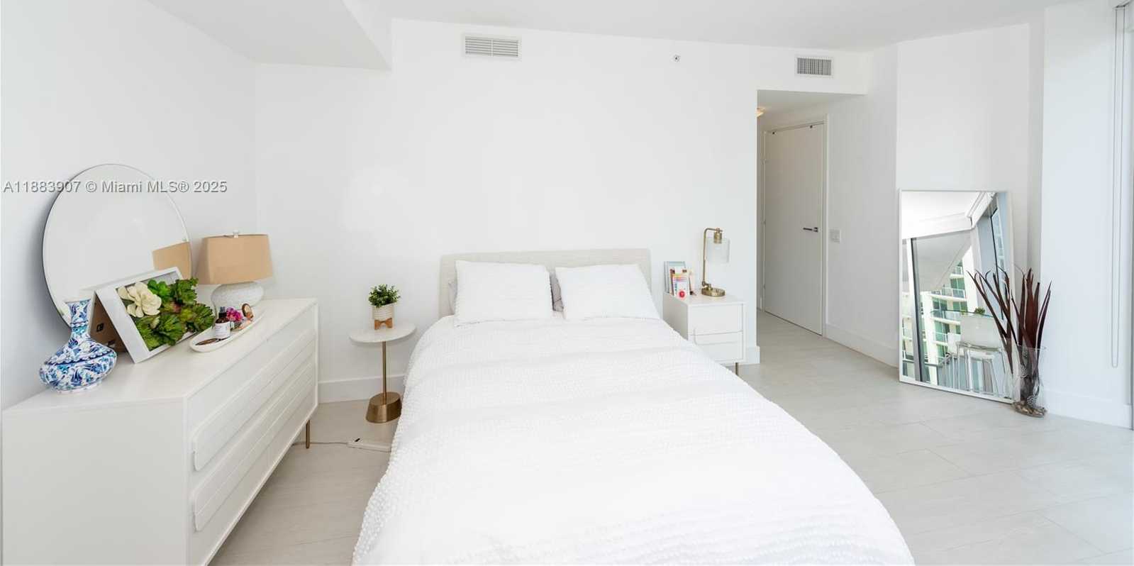 Small Image of 1300 BRICKELL BAY DR #708, Miami Number 9
