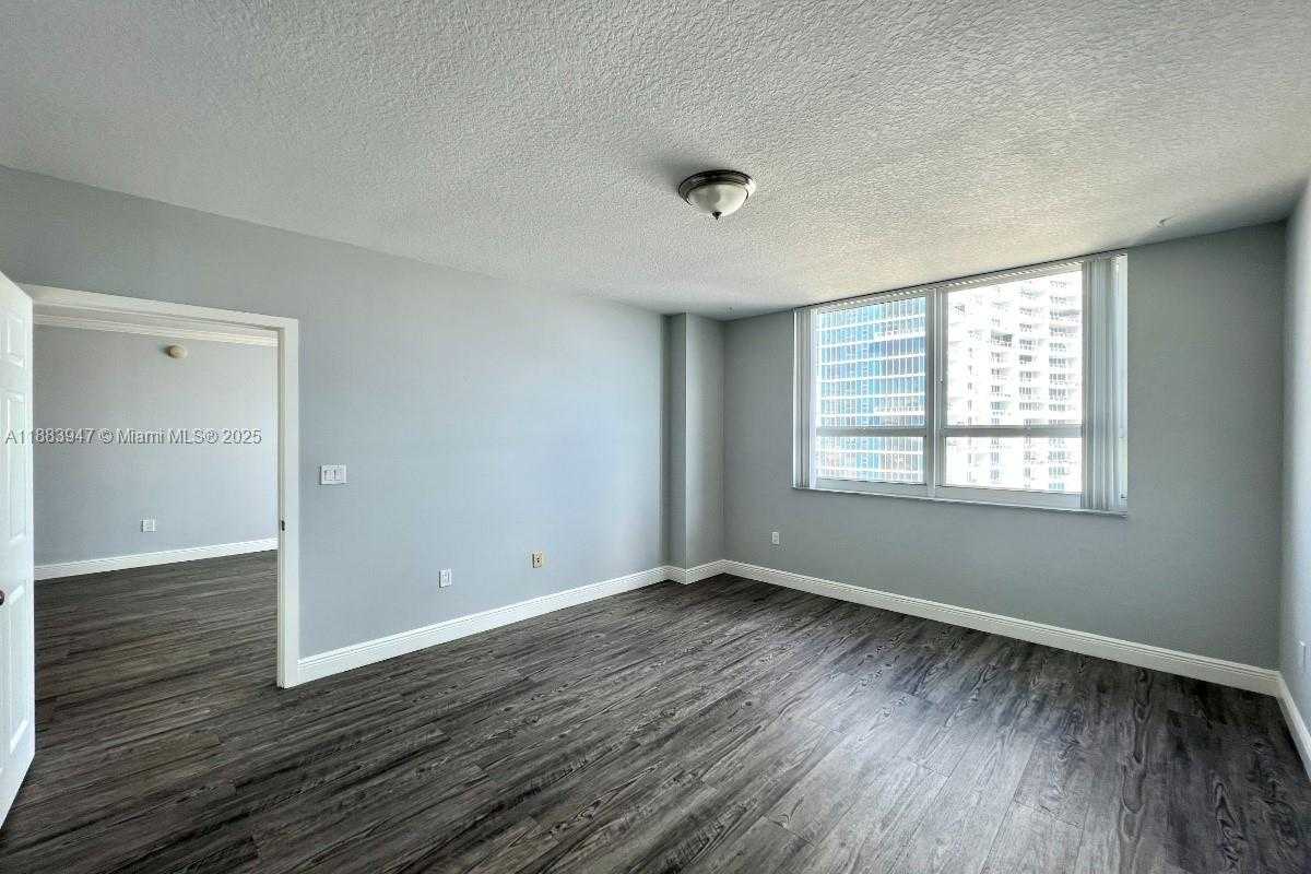 Small Image of 2000 NORTH BAYSHORE DR #1105, Miami Number 16