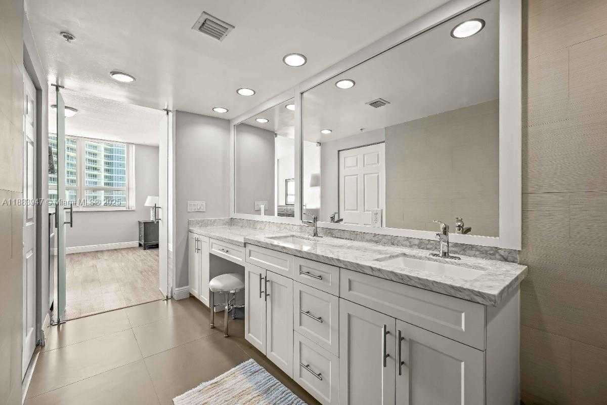 Small Image of 2000 NORTH BAYSHORE DR #1105, Miami Number 18
