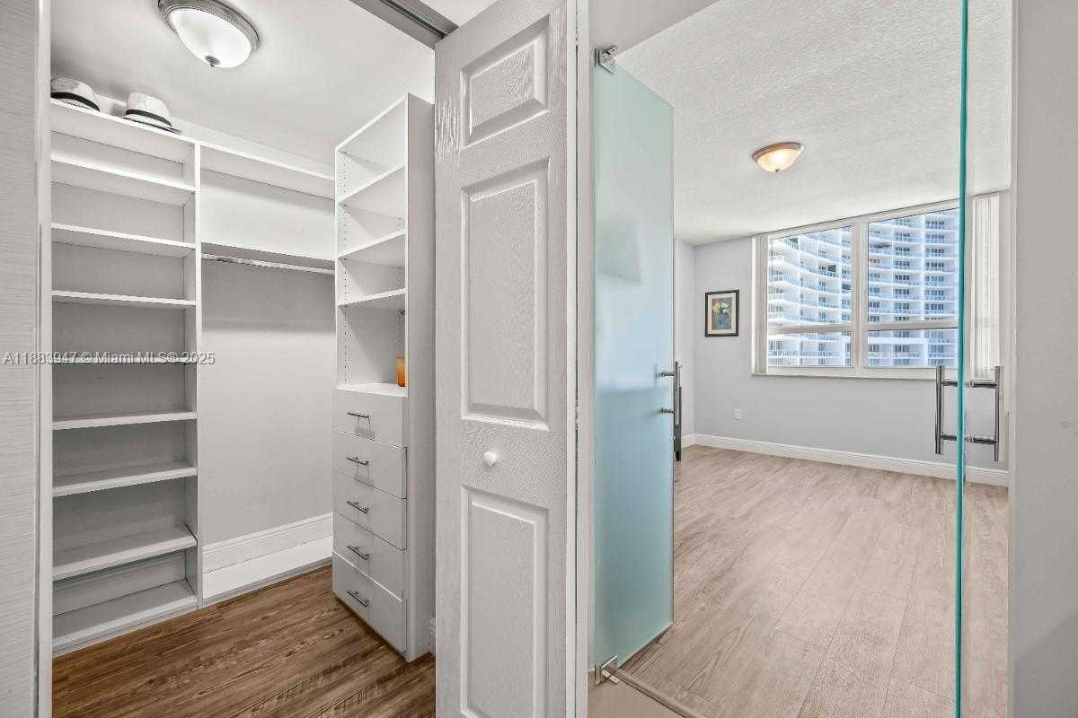 Small Image of 2000 NORTH BAYSHORE DR #1105, Miami Number 19