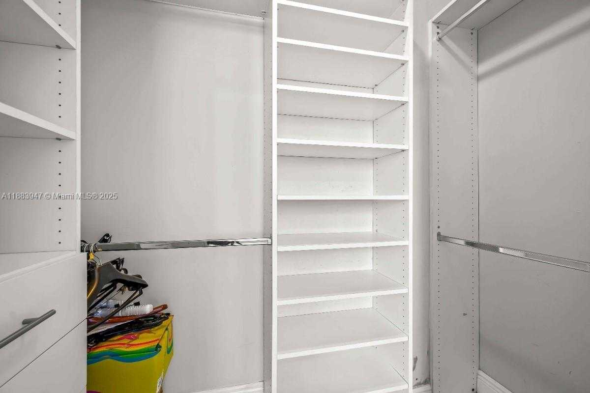 Small Image of 2000 NORTH BAYSHORE DR #1105, Miami Number 22