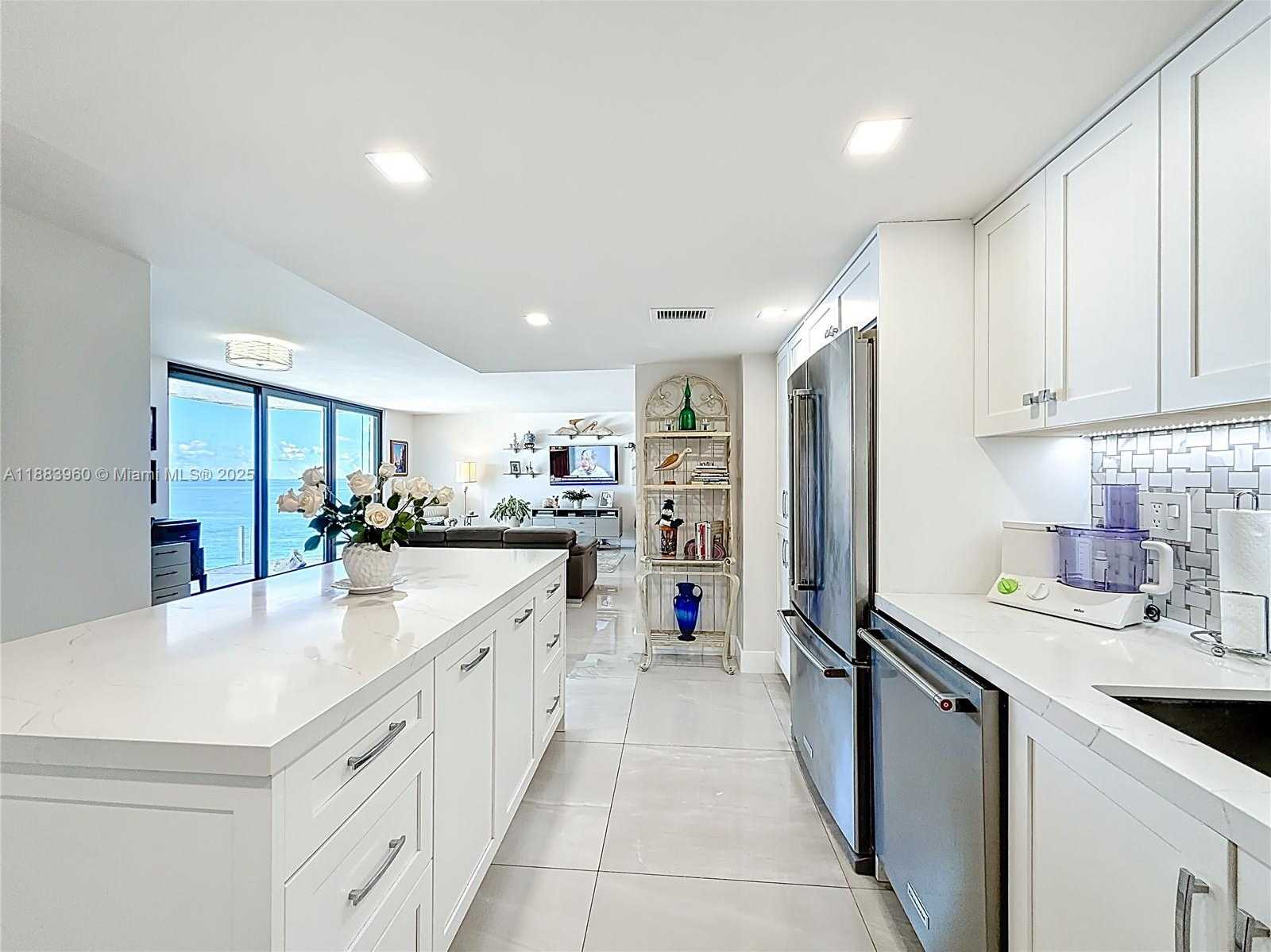 Small Image of 6061 COLLINS AVE #20C, Miami Beach Number 8