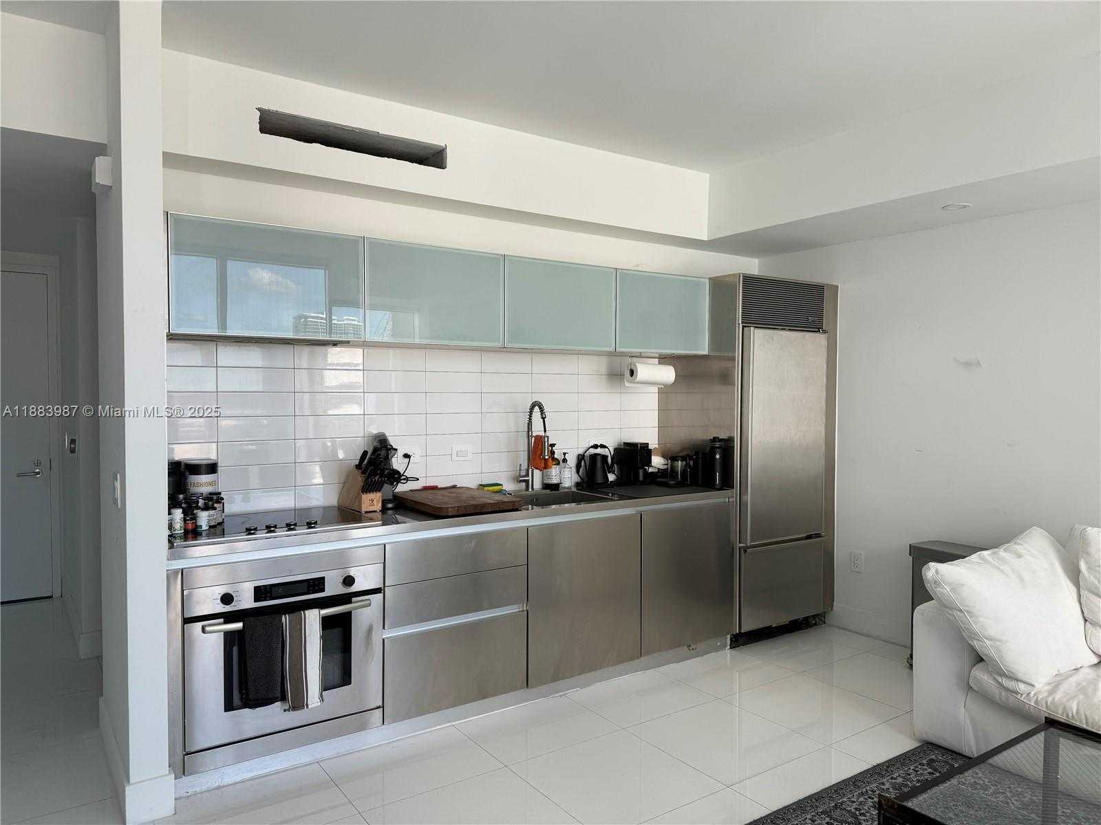Small Image of 1040 BISCAYNE BLVD #1905, Miami Number 2