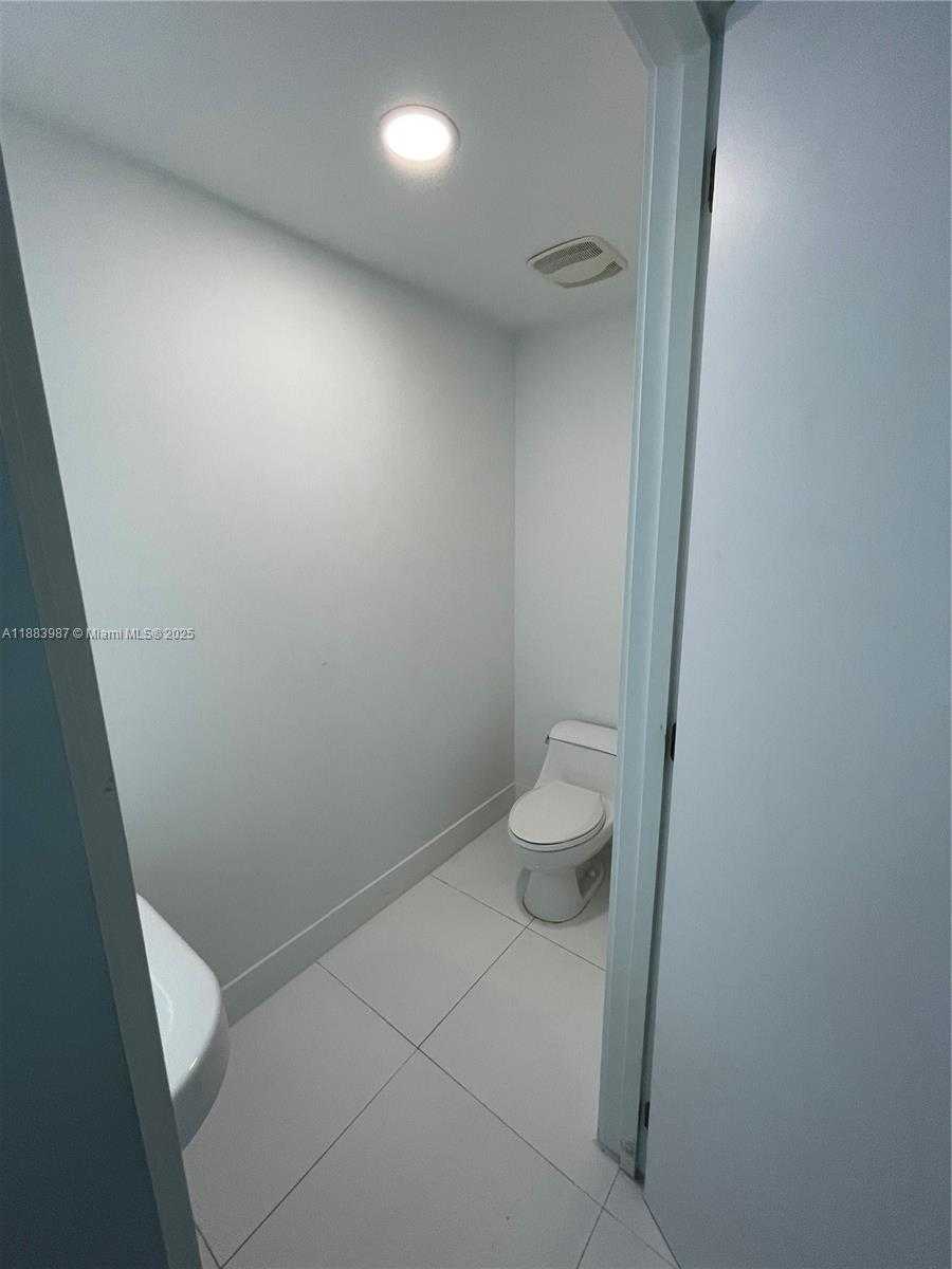 Small Image of 1040 BISCAYNE BLVD #1905, Miami Number 29