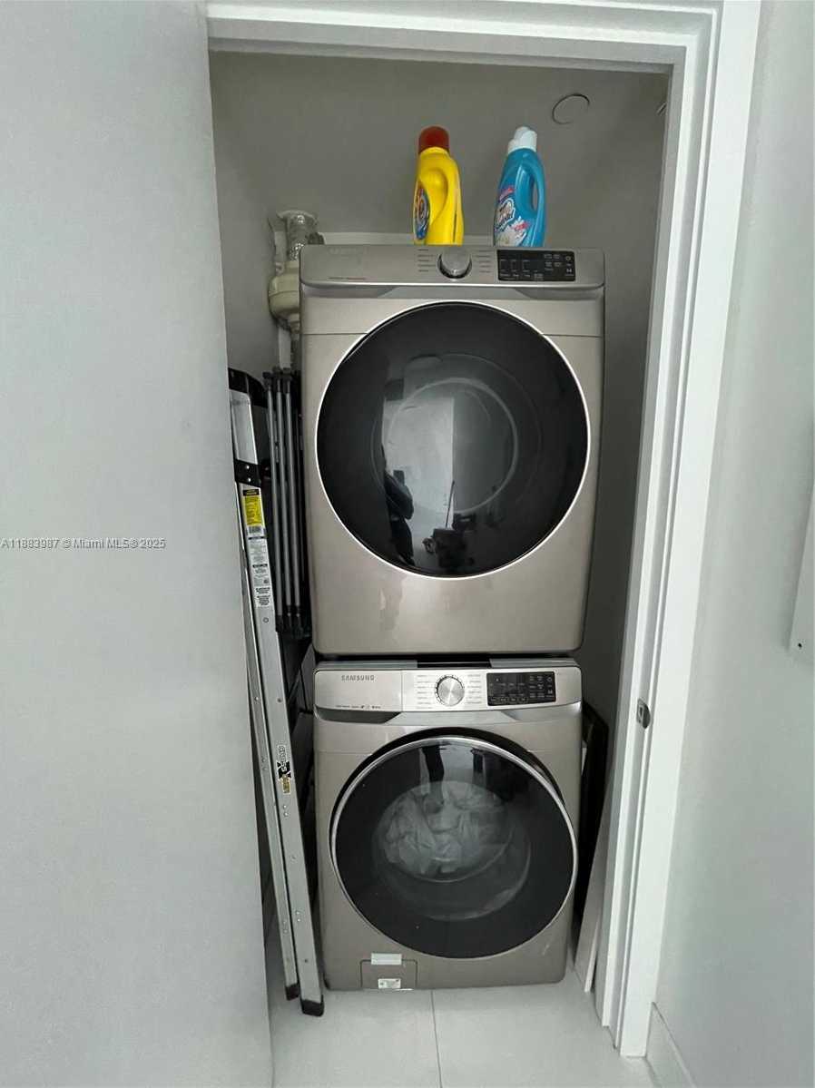 Small Image of 1040 BISCAYNE BLVD #1905, Miami Number 31