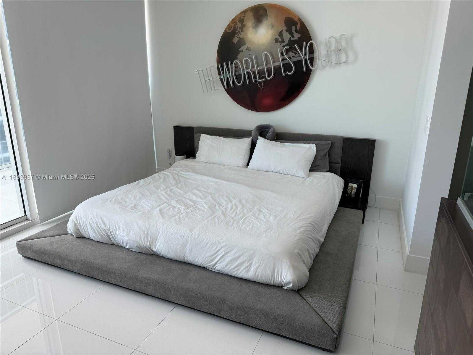 Small Image of 1040 BISCAYNE BLVD #1905, Miami Number 5