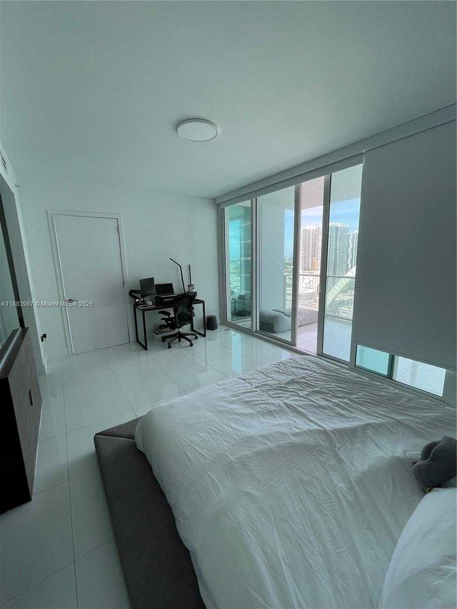 Small Image of 1040 BISCAYNE BLVD #1905, Miami Number 8