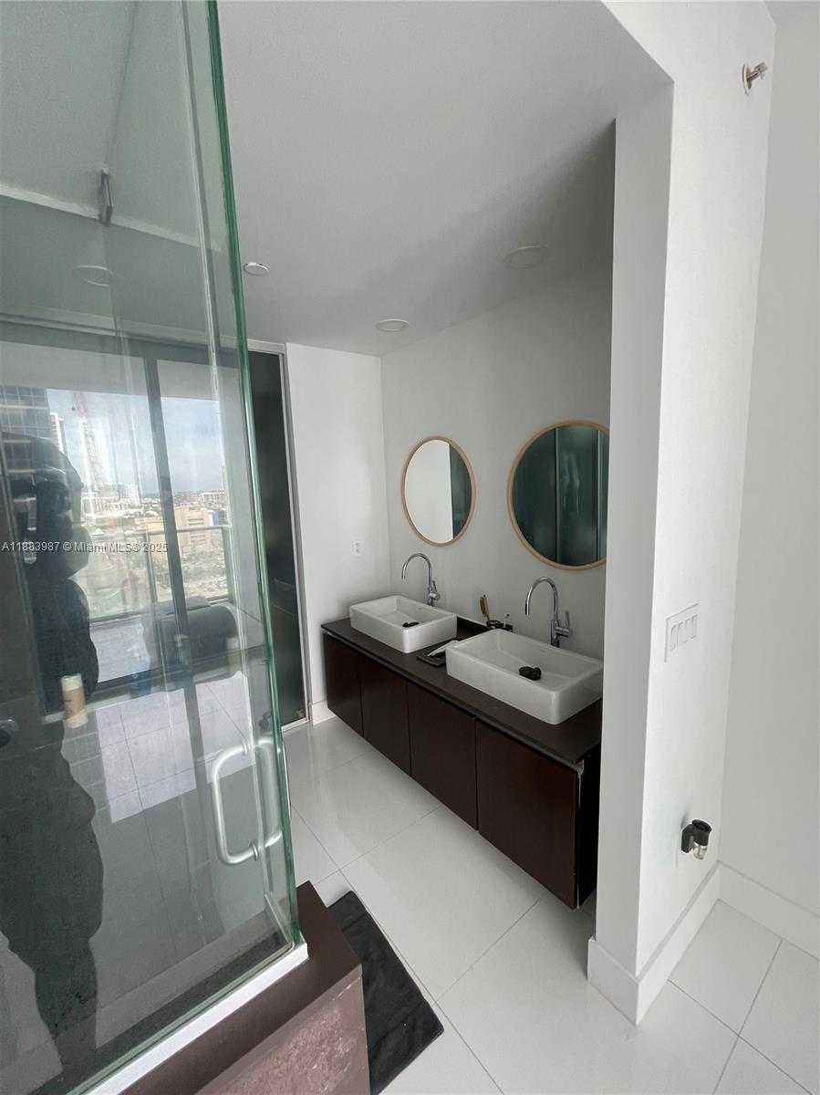 Small Image of 1040 BISCAYNE BLVD #1905, Miami Number 9
