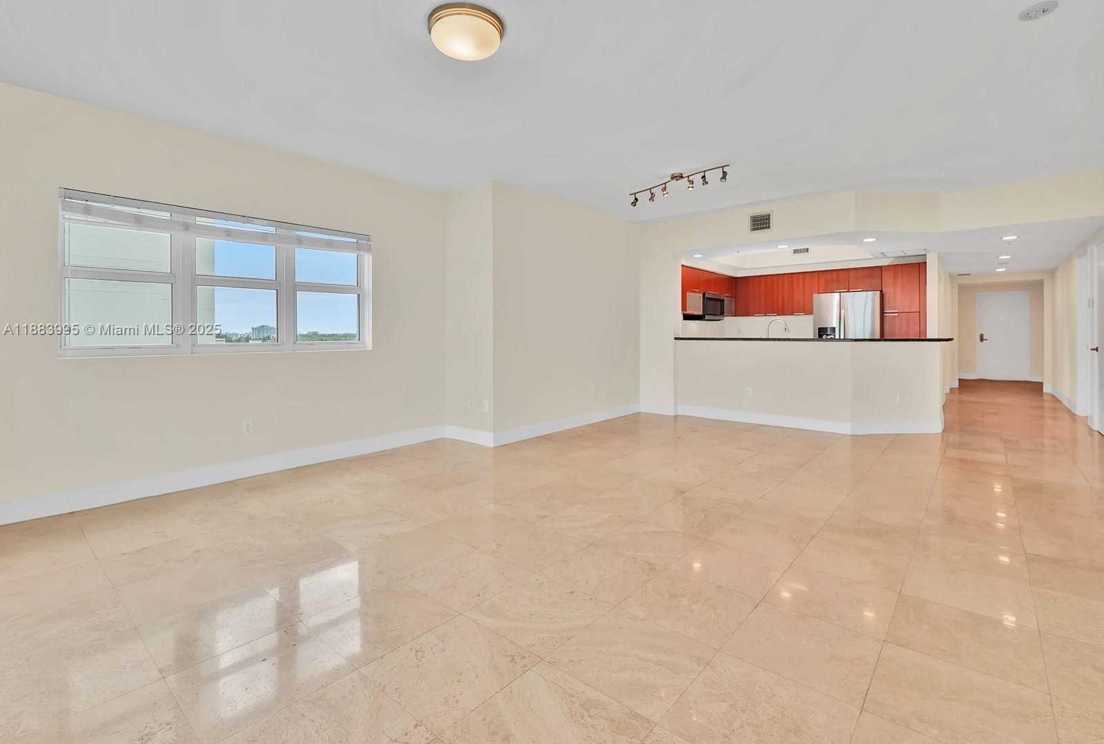 Small Image of 15051 ROYAL OAKS LN #906, North Miami Number 13