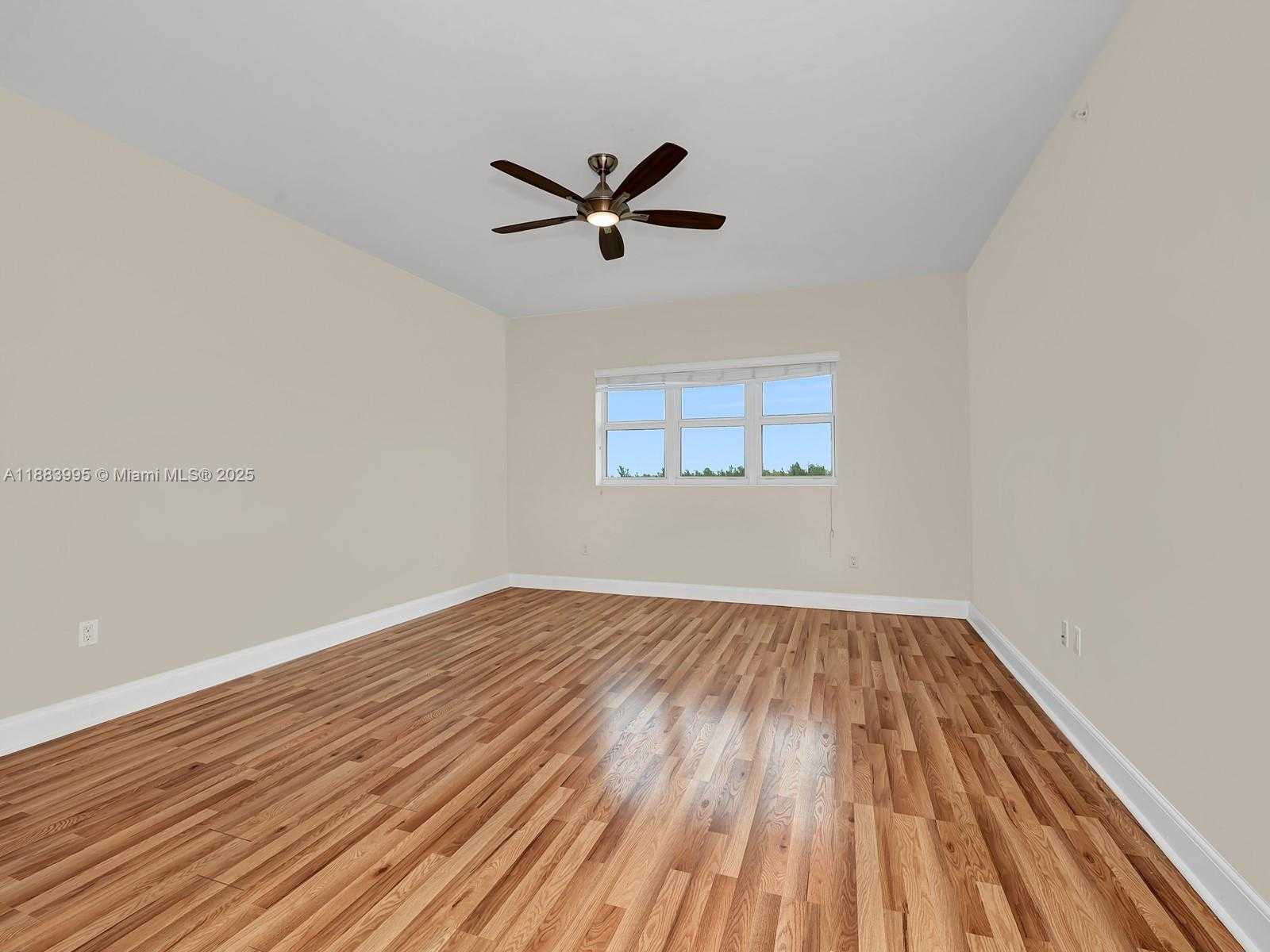 Small Image of 15051 ROYAL OAKS LN #906, North Miami Number 17