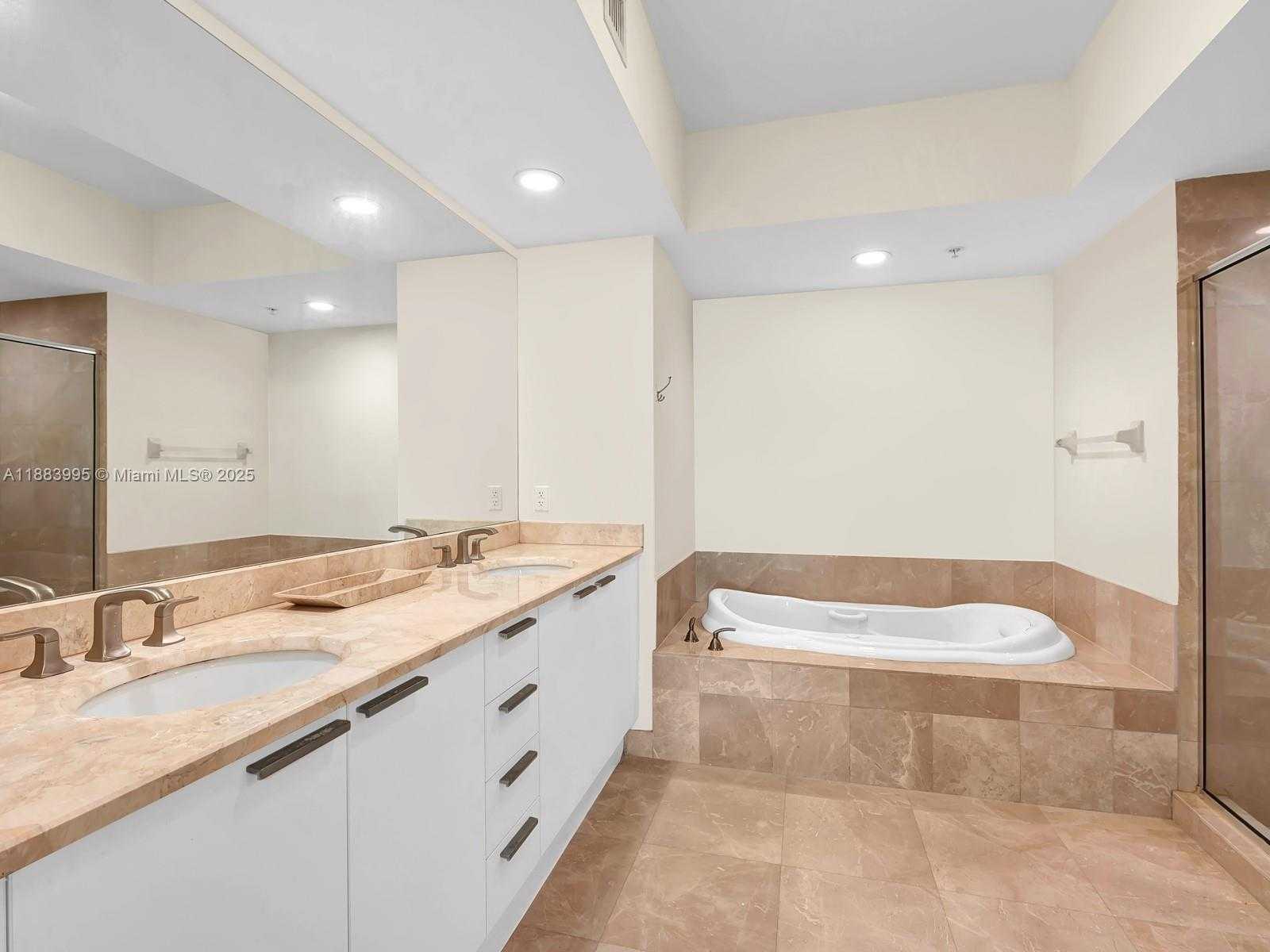 Small Image of 15051 ROYAL OAKS LN #906, North Miami Number 19